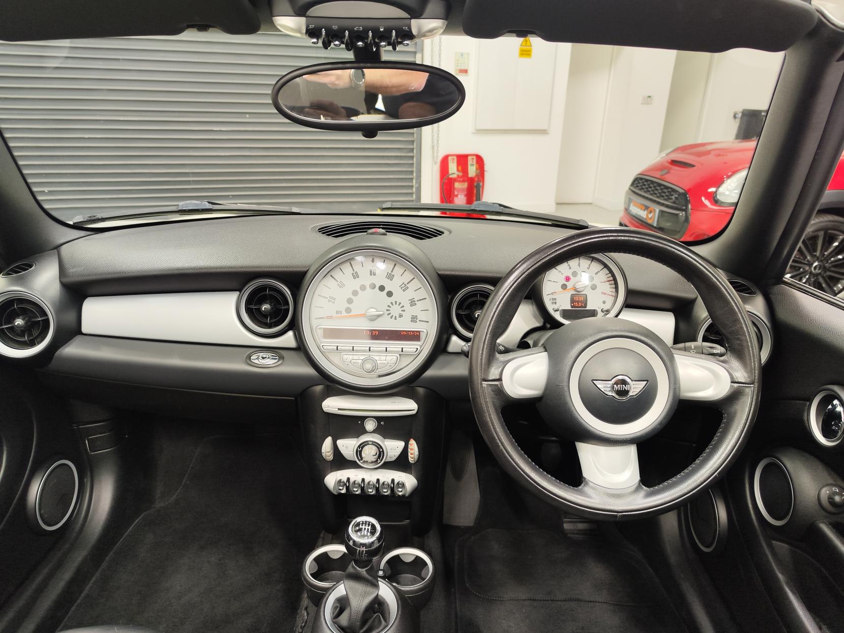 MINI Convertible 1.6 Cooper Convertible 2dr Petrol Manual Euro 4 (115 ps)