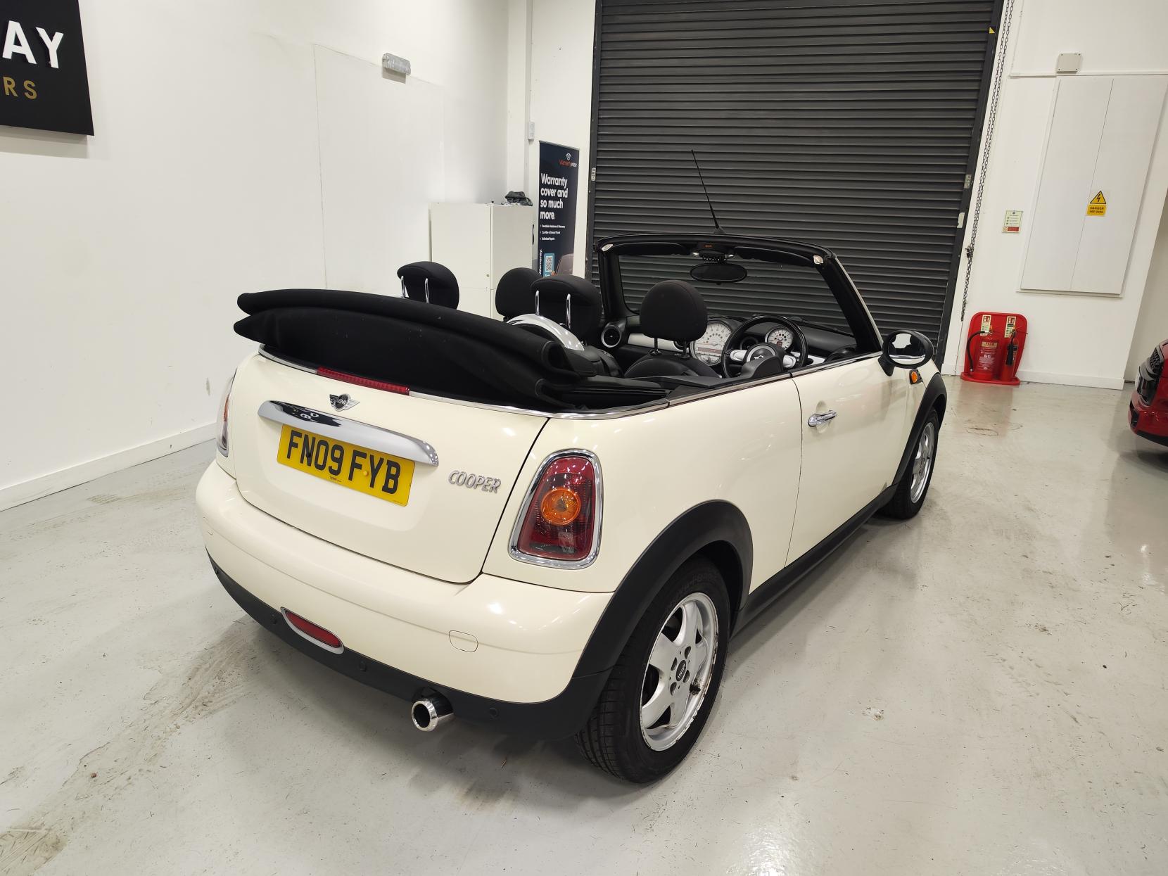 MINI Convertible 1.6 Cooper Convertible 2dr Petrol Manual Euro 4 (115 ps)