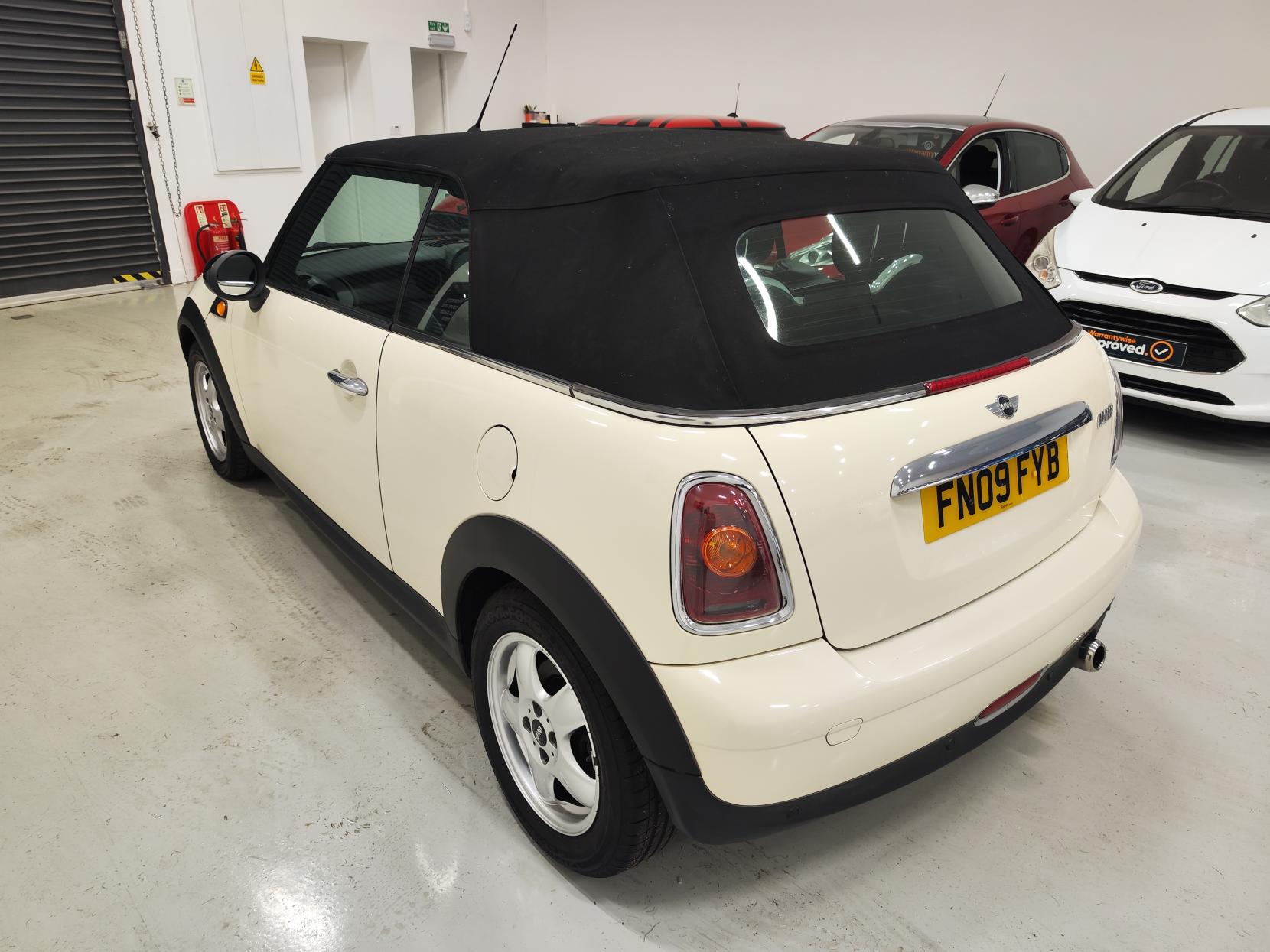 MINI Convertible 1.6 Cooper Convertible 2dr Petrol Manual Euro 4 (115 ps)