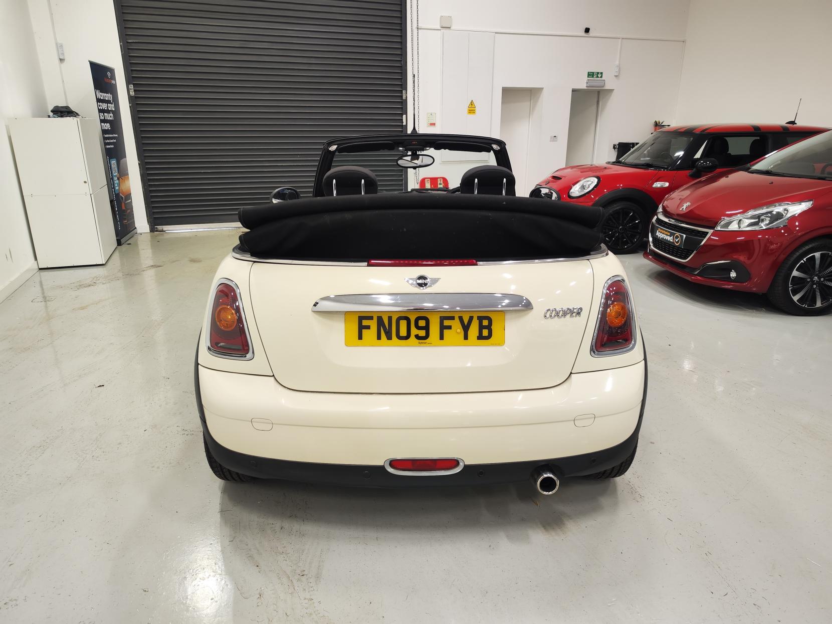 MINI Convertible 1.6 Cooper Convertible 2dr Petrol Manual Euro 4 (115 ps)