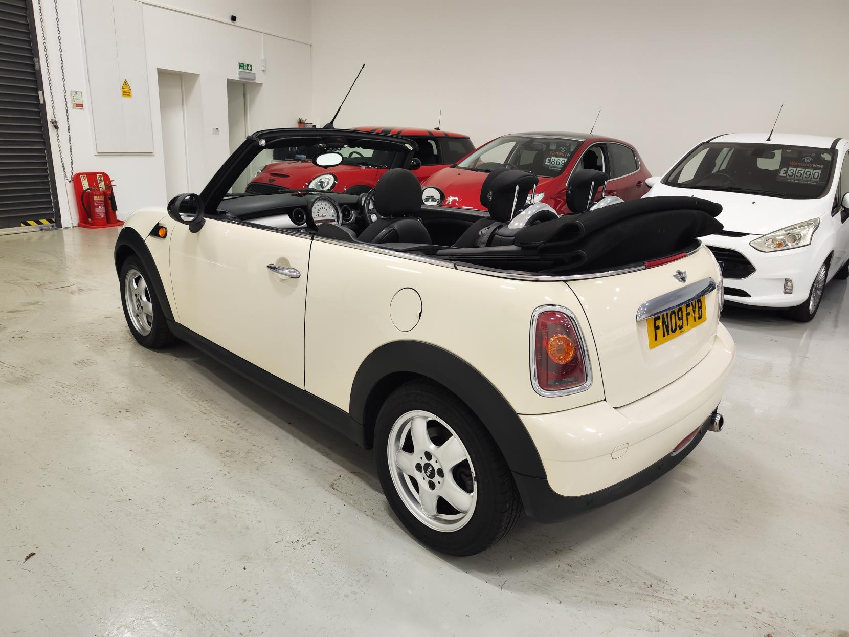 MINI Convertible 1.6 Cooper Convertible 2dr Petrol Manual Euro 4 (115 ps)