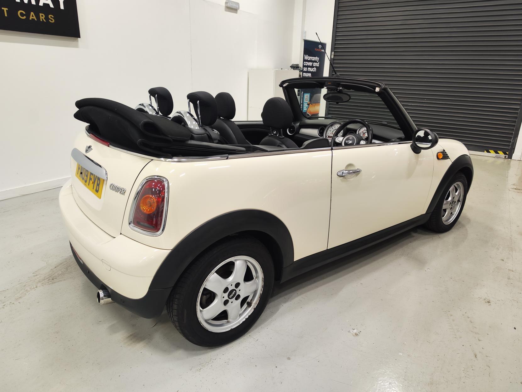 MINI Convertible 1.6 Cooper Convertible 2dr Petrol Manual Euro 4 (115 ps)