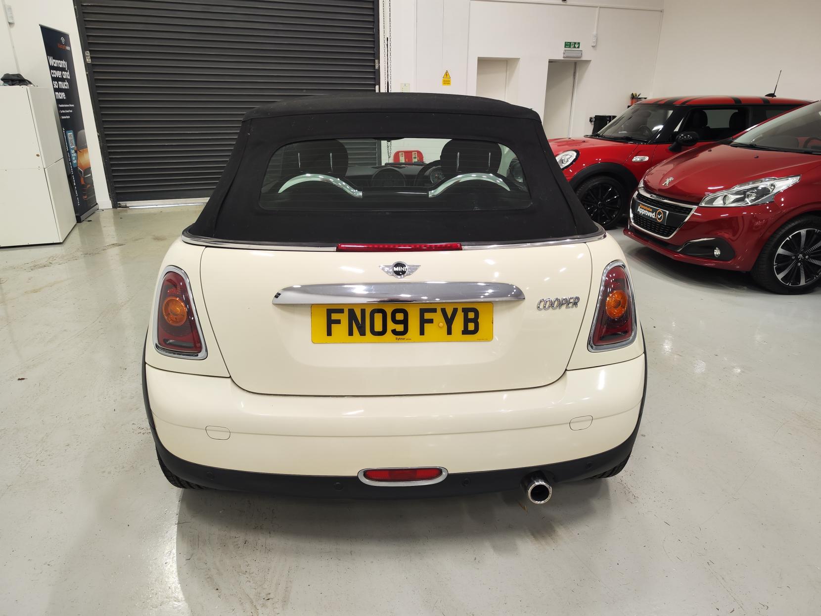 MINI Convertible 1.6 Cooper Convertible 2dr Petrol Manual Euro 4 (115 ps)