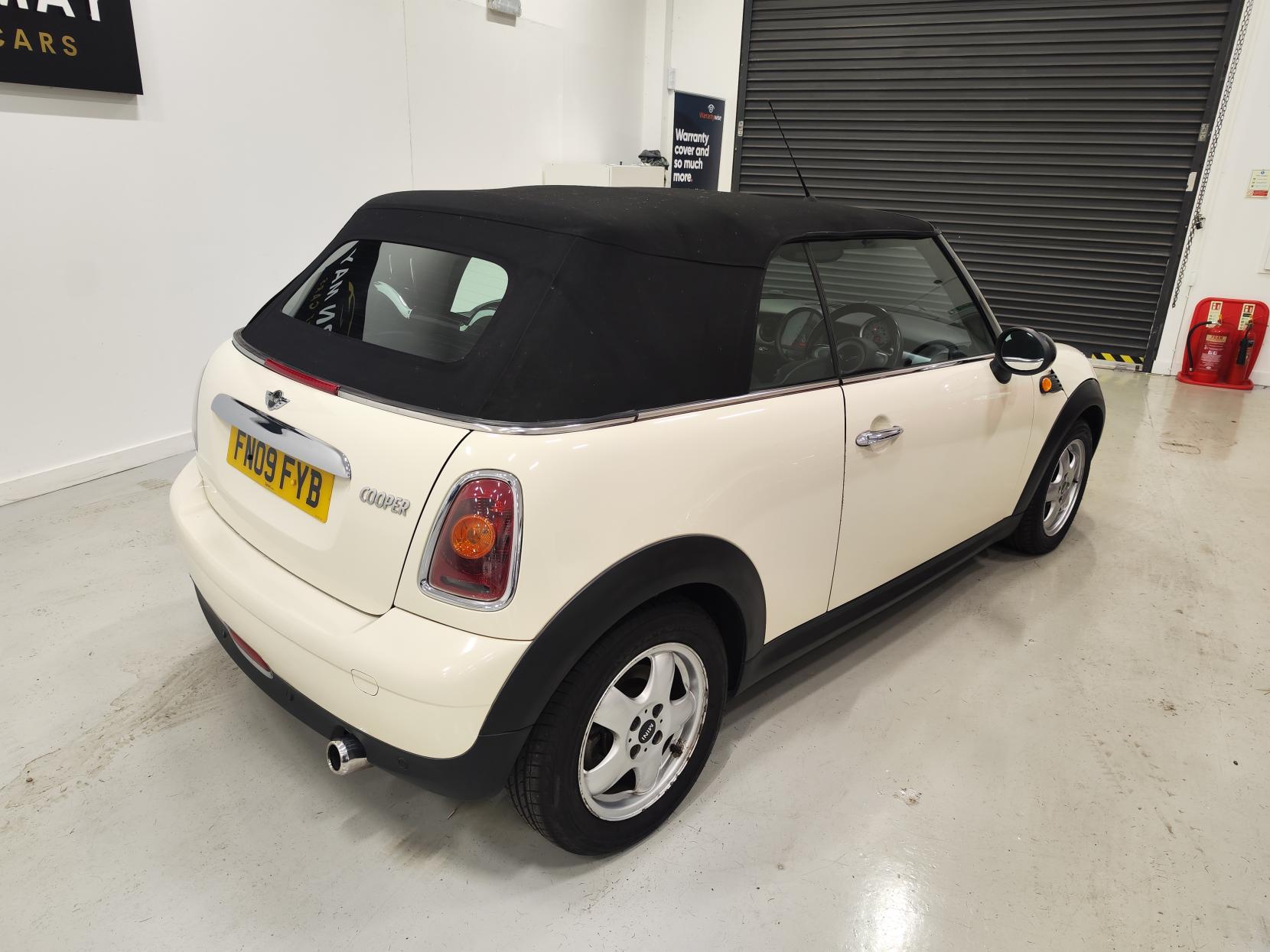 MINI Convertible 1.6 Cooper Convertible 2dr Petrol Manual Euro 4 (115 ps)