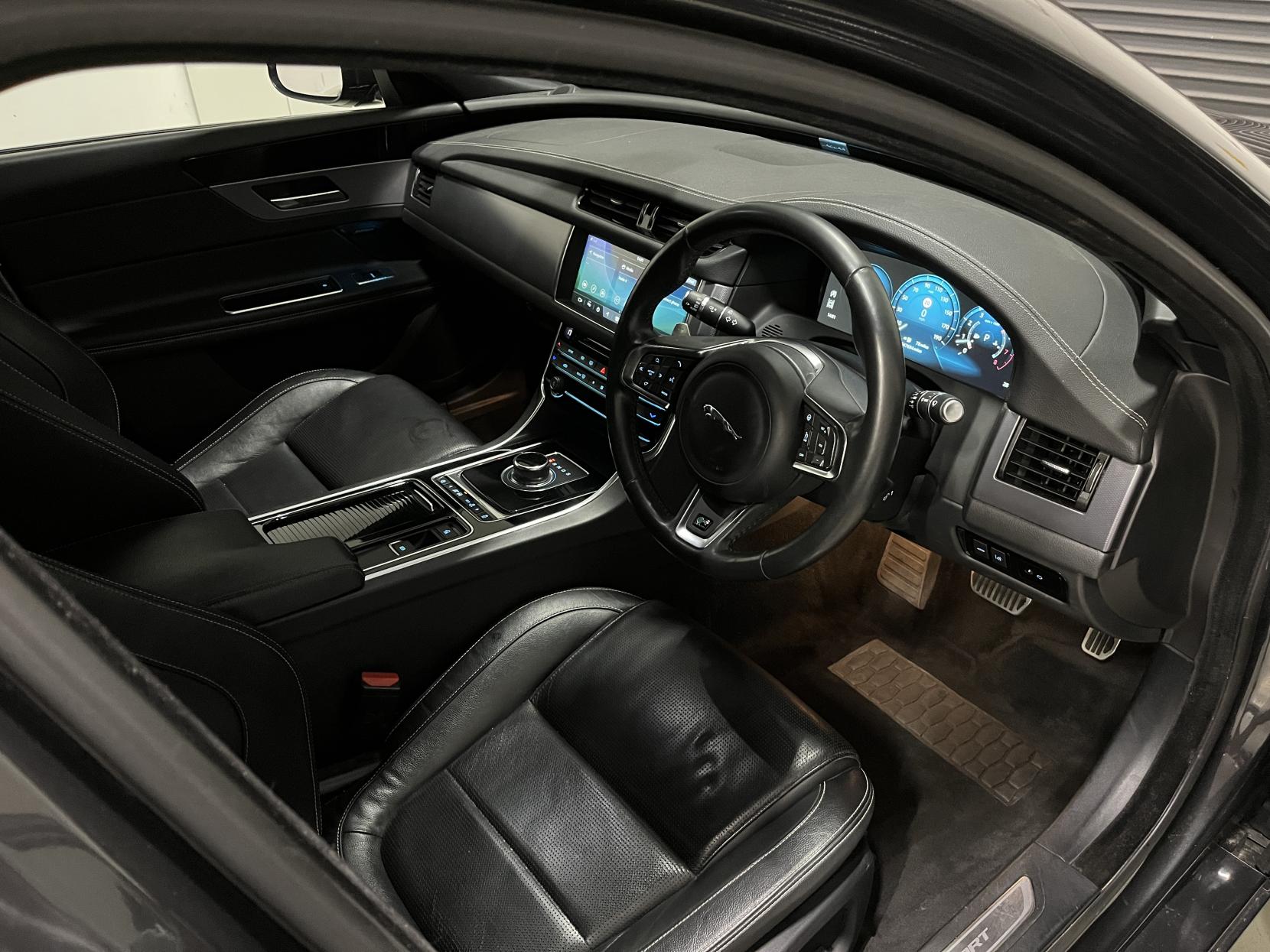 Jaguar XF 2.0i R-Sport Saloon 4dr Petrol Auto Euro 6 (s/s) (250 ps)