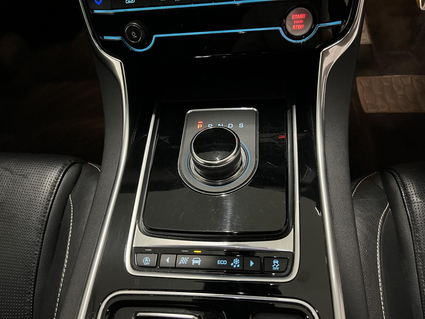 Jaguar XF 2.0i R-Sport Saloon 4dr Petrol Auto Euro 6 (s/s) (250 ps)