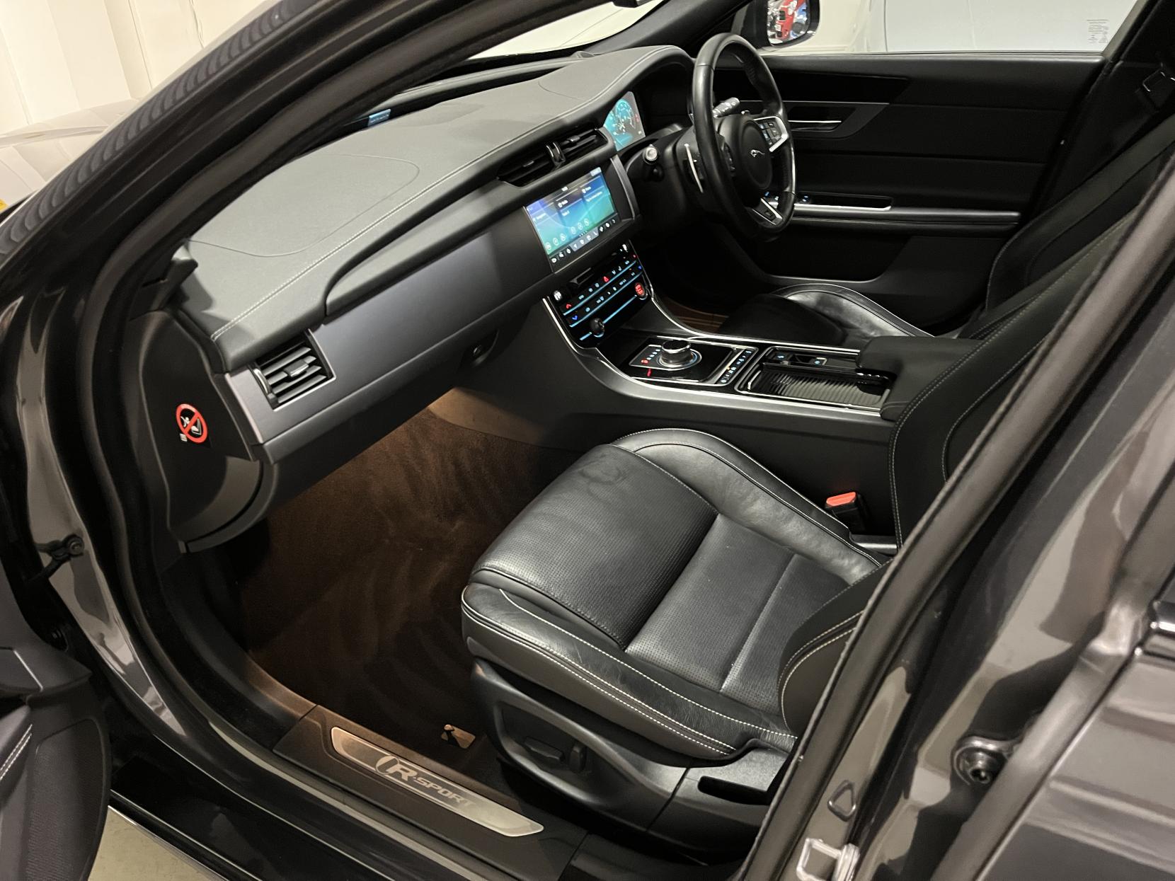 Jaguar XF 2.0i R-Sport Saloon 4dr Petrol Auto Euro 6 (s/s) (250 ps)