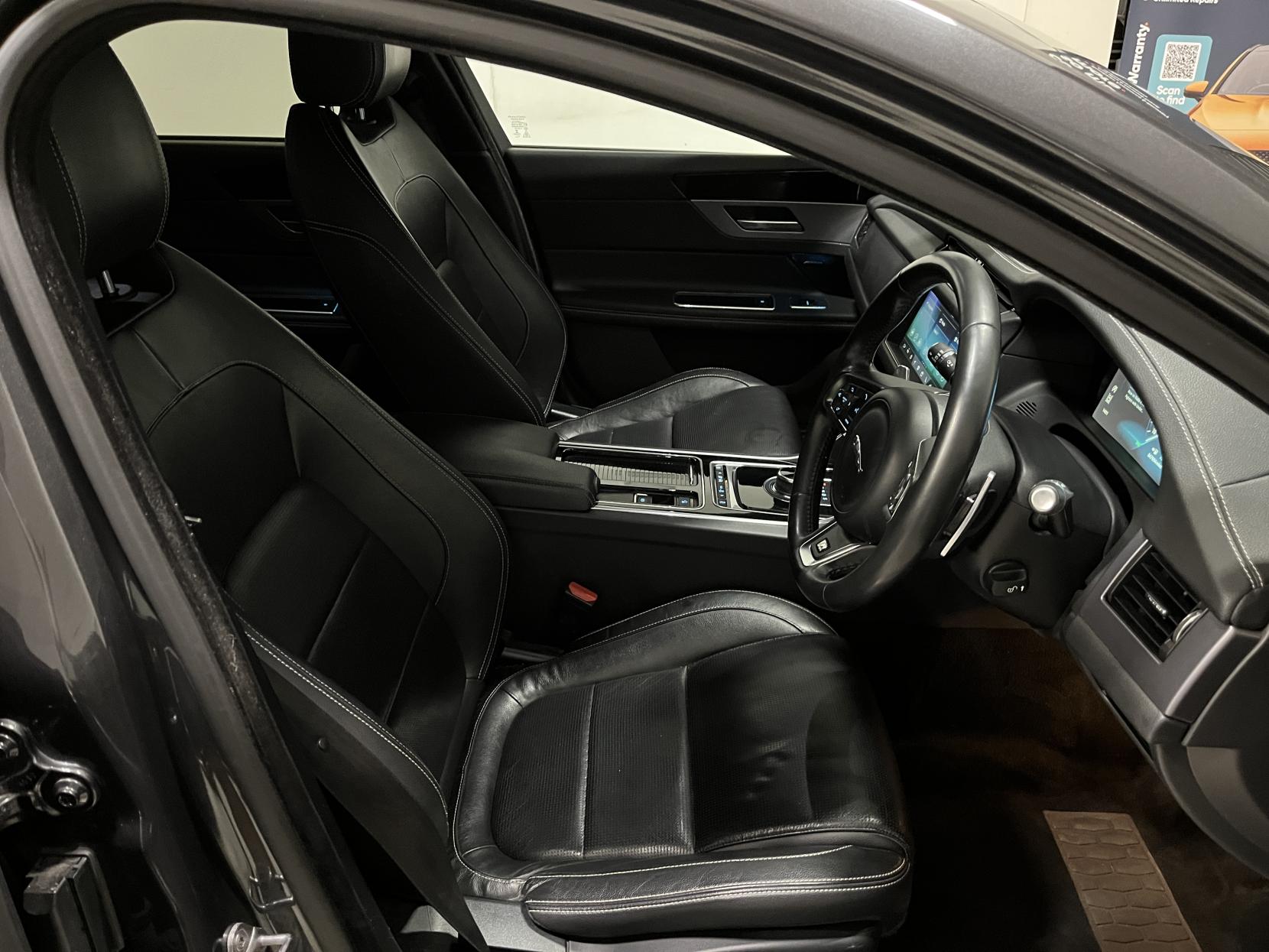 Jaguar XF 2.0i R-Sport Saloon 4dr Petrol Auto Euro 6 (s/s) (250 ps)