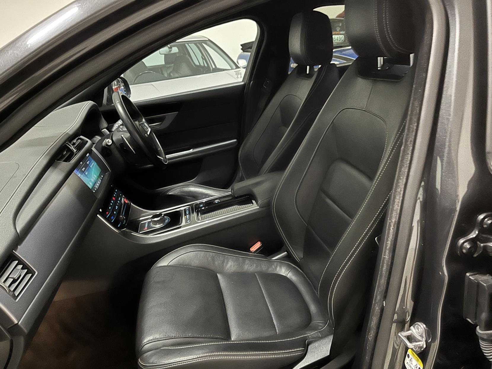 Jaguar XF 2.0i R-Sport Saloon 4dr Petrol Auto Euro 6 (s/s) (250 ps)