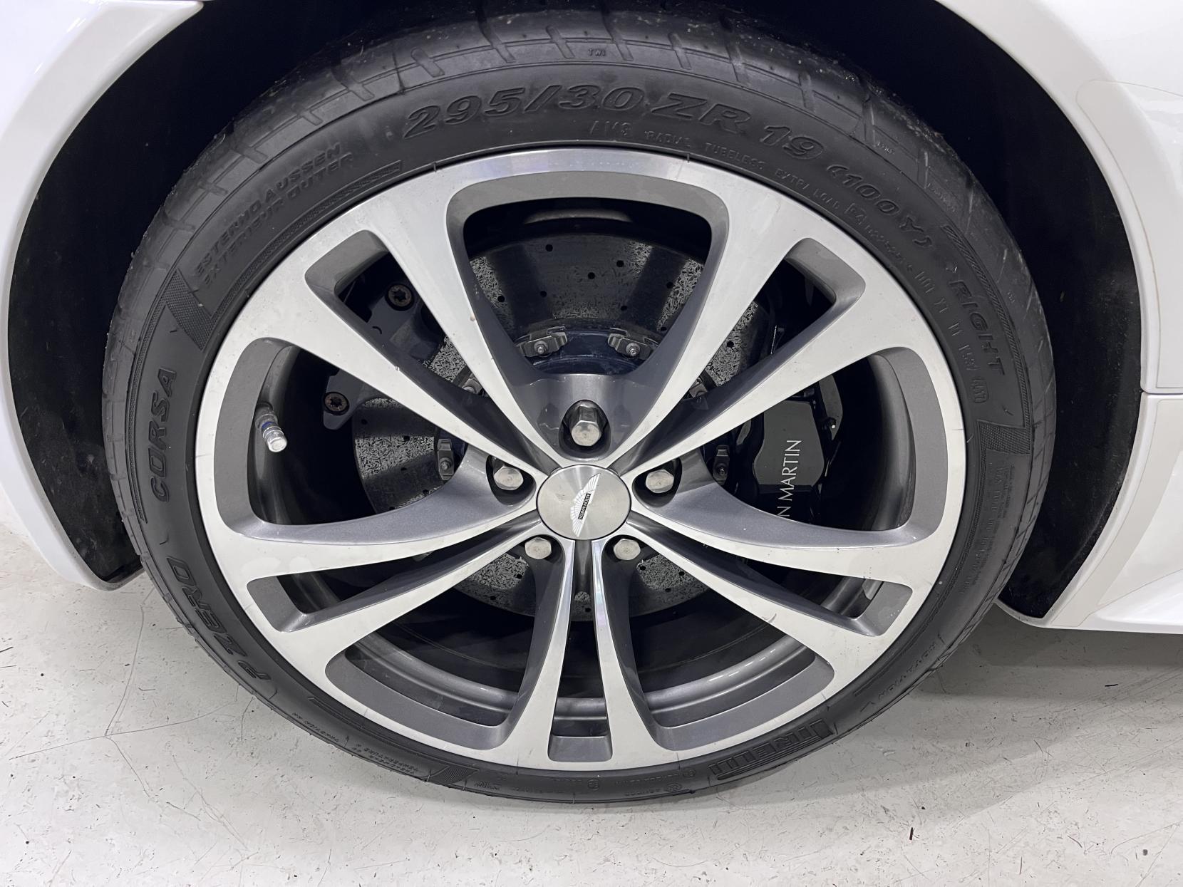 Aston Martin Vantage 6.0 V12 Coupe 2dr Petrol Manual Euro 4 (510 bhp)