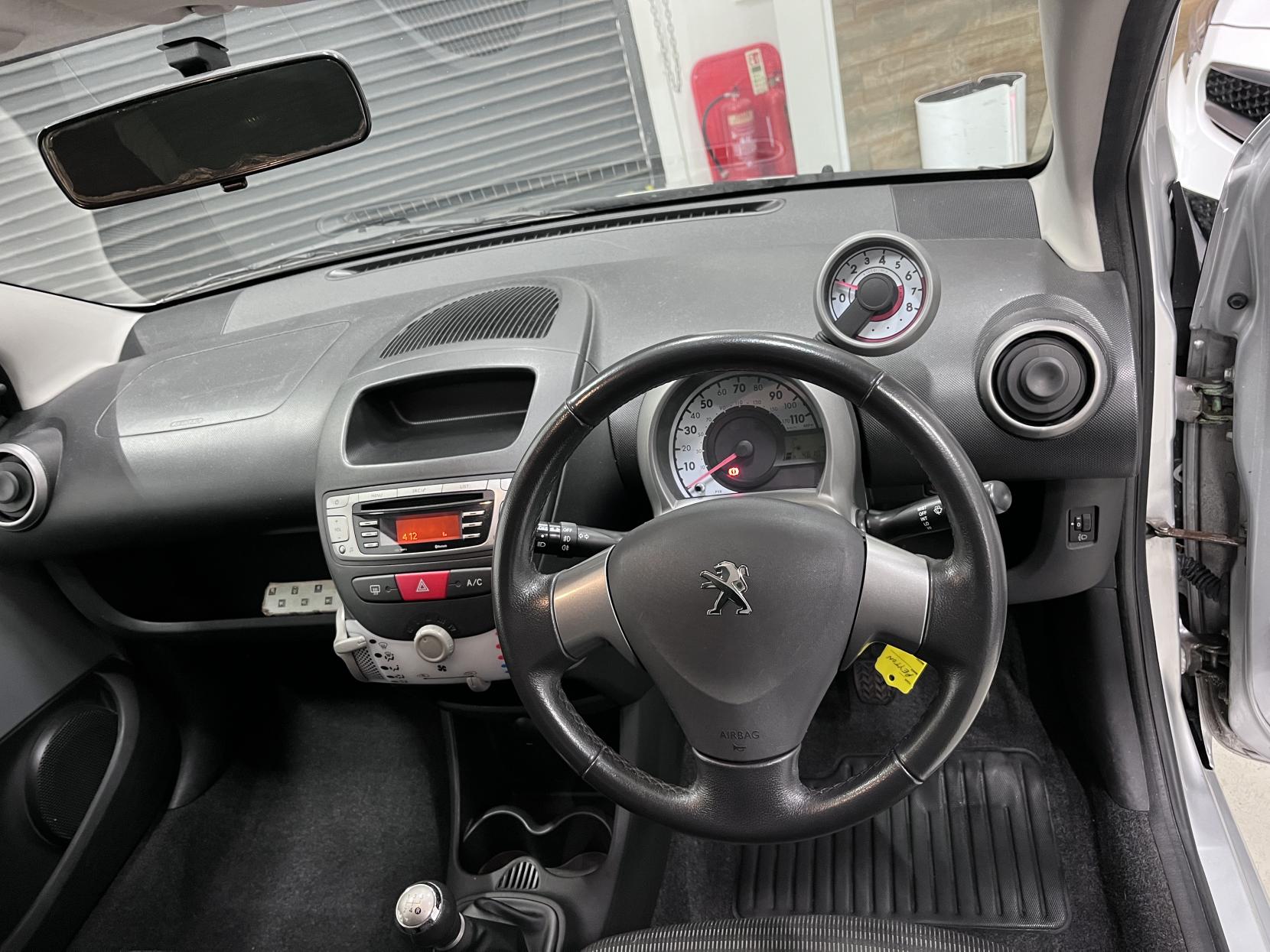 Peugeot 107 1.0 12V Allure Hatchback 5dr Petrol Manual Euro 5 (68 ps)