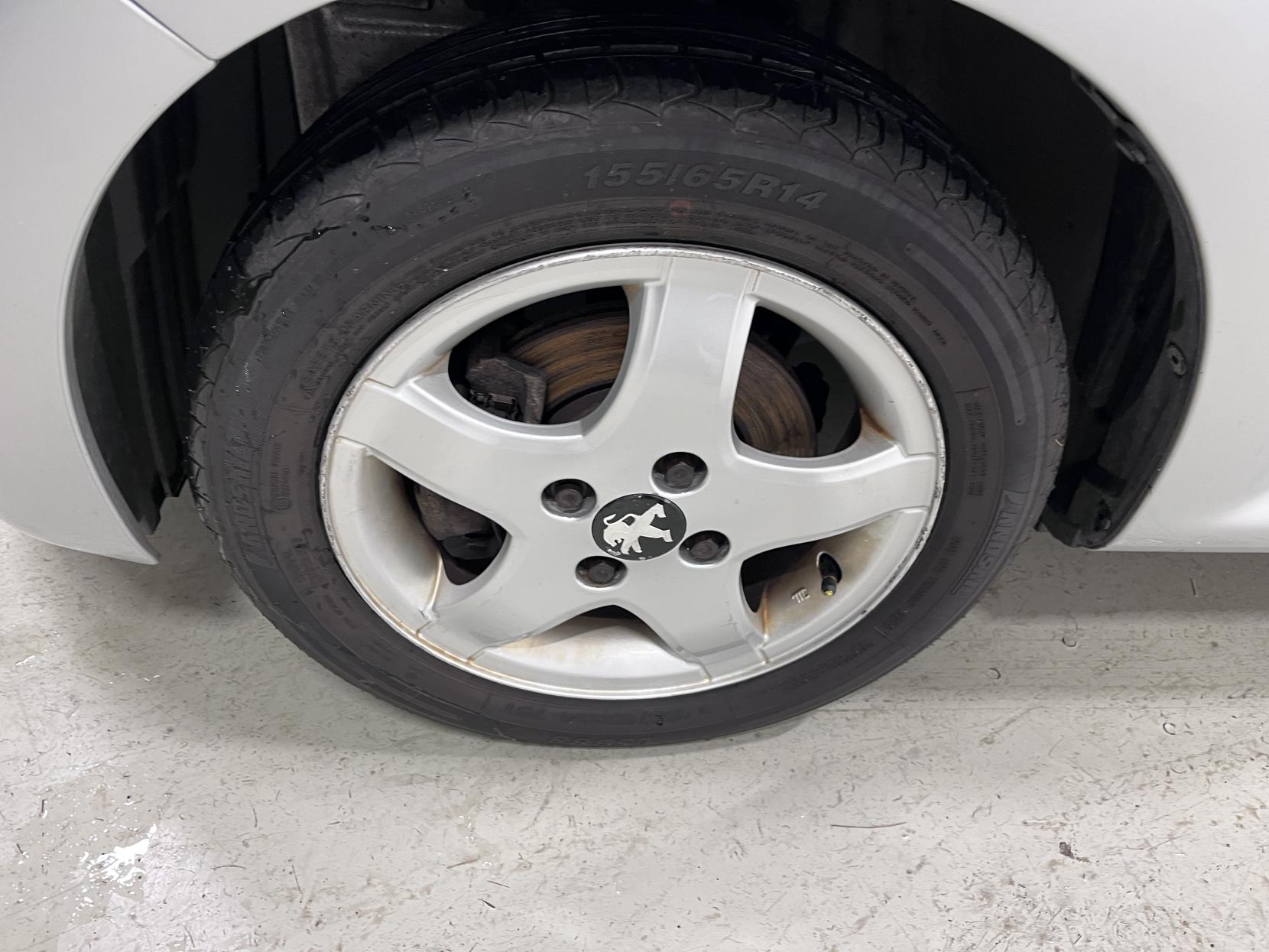 Peugeot 107 1.0 12V Allure Hatchback 5dr Petrol Manual Euro 5 (68 ps)