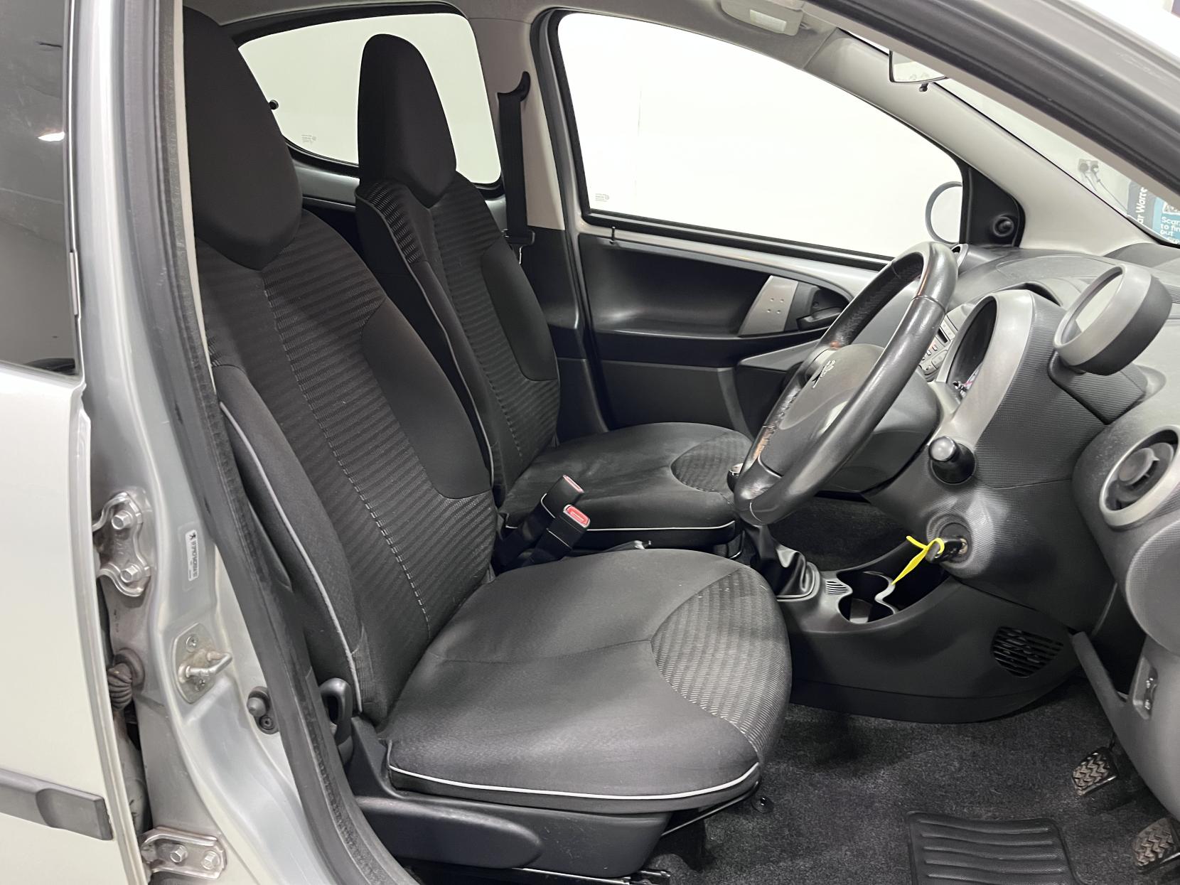 Peugeot 107 1.0 12V Allure Hatchback 5dr Petrol Manual Euro 5 (68 ps)