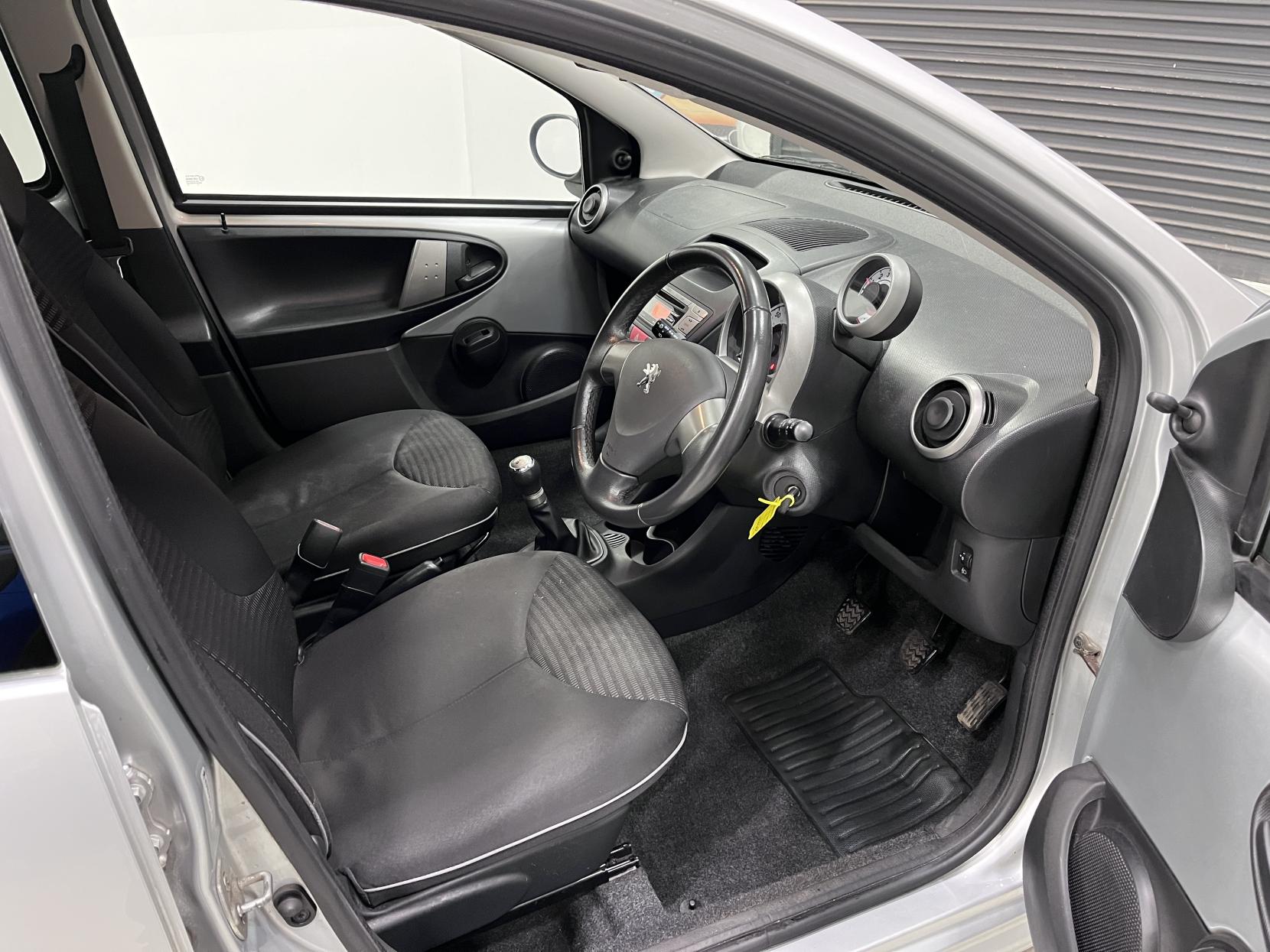 Peugeot 107 1.0 12V Allure Hatchback 5dr Petrol Manual Euro 5 (68 ps)