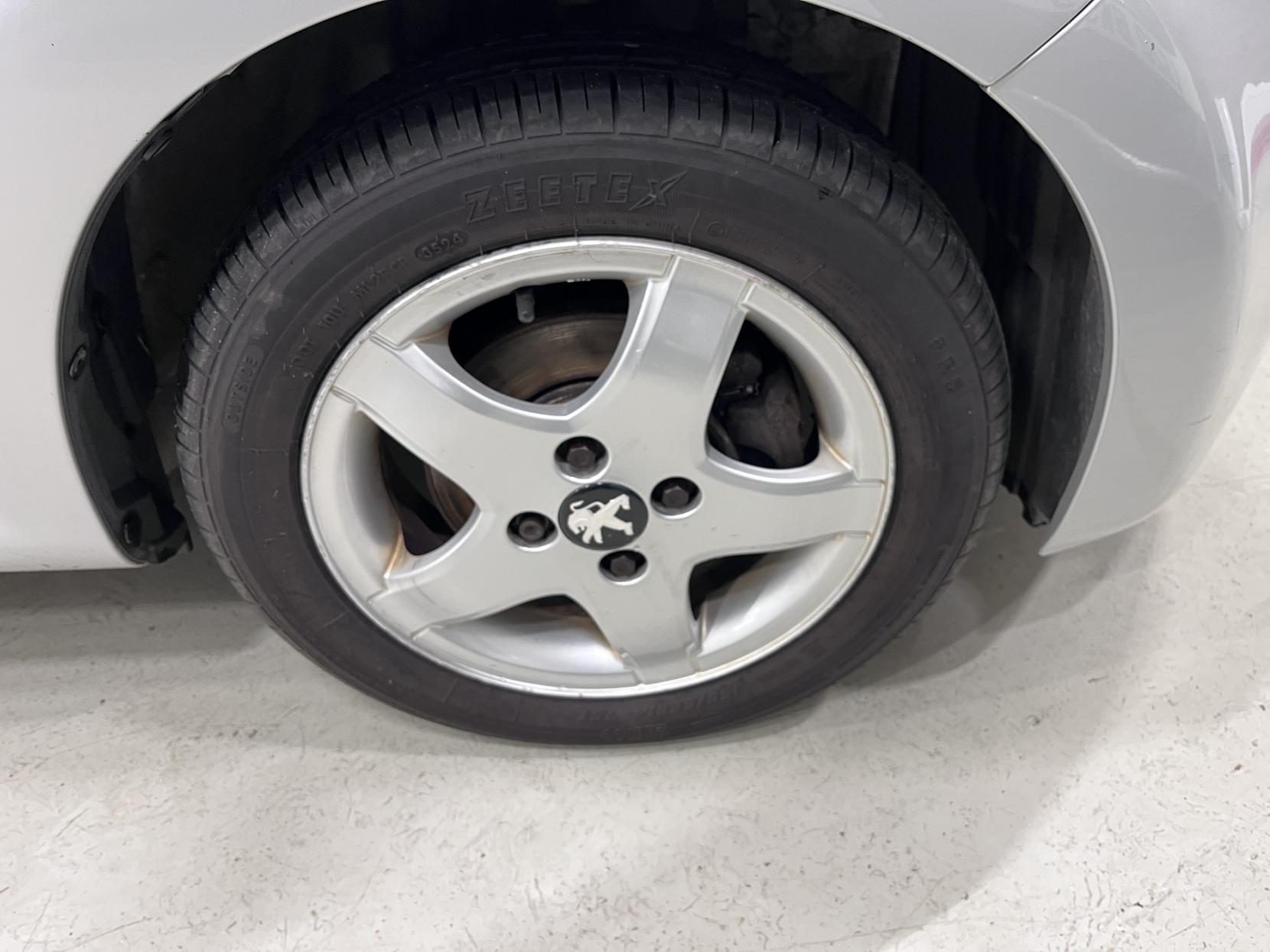 Peugeot 107 1.0 12V Allure Hatchback 5dr Petrol Manual Euro 5 (68 ps)