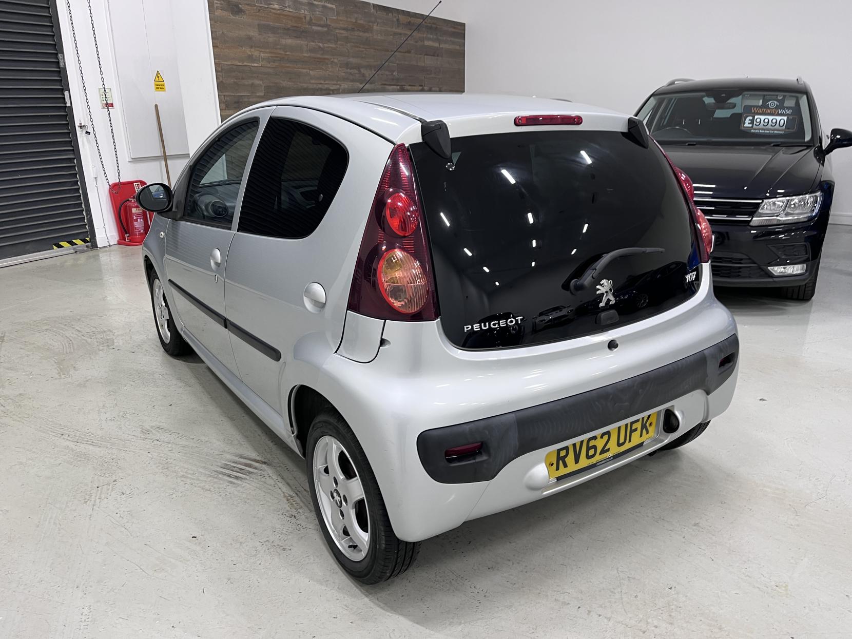 Peugeot 107 1.0 12V Allure Hatchback 5dr Petrol Manual Euro 5 (68 ps)