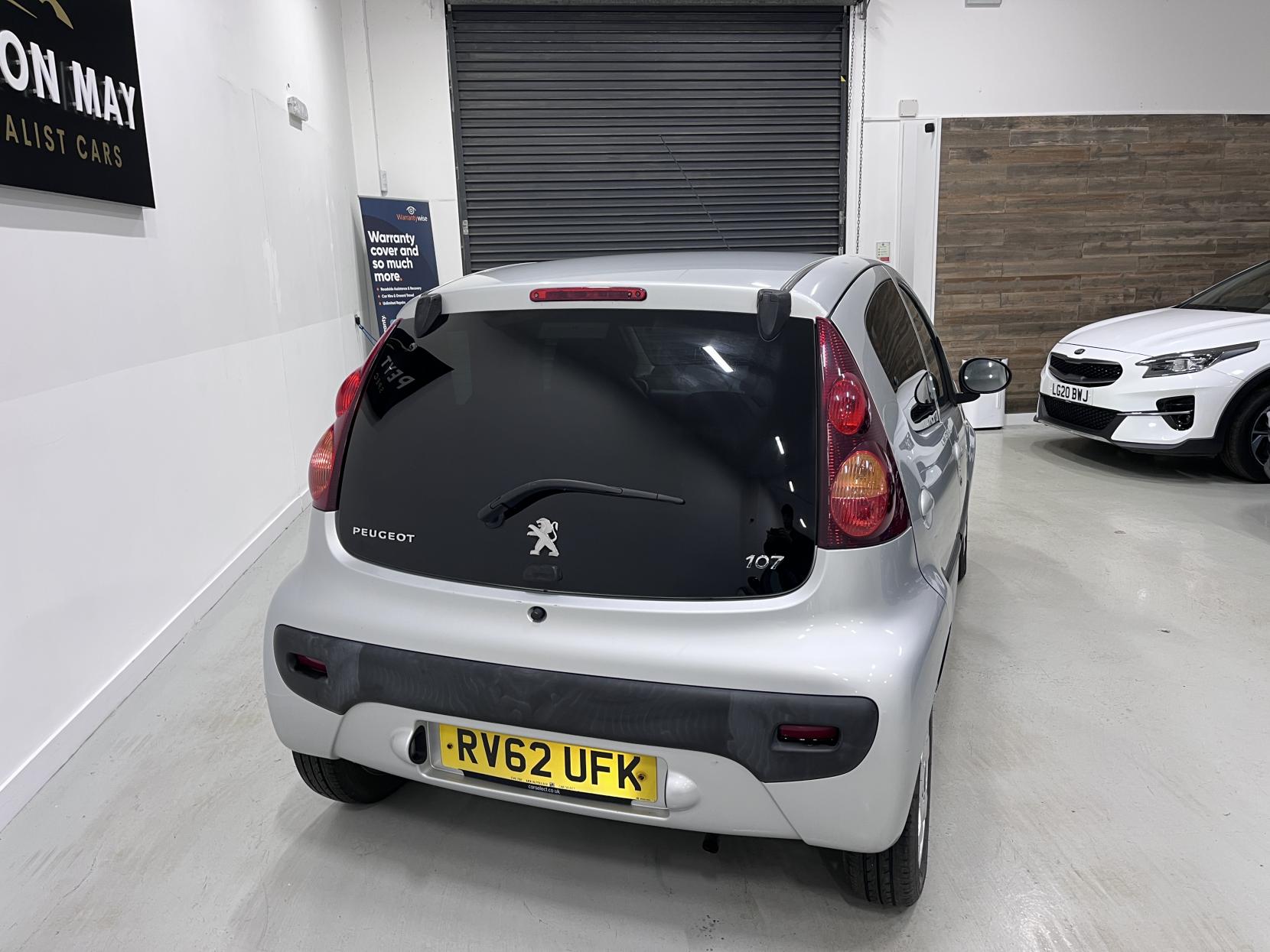 Peugeot 107 1.0 12V Allure Hatchback 5dr Petrol Manual Euro 5 (68 ps)