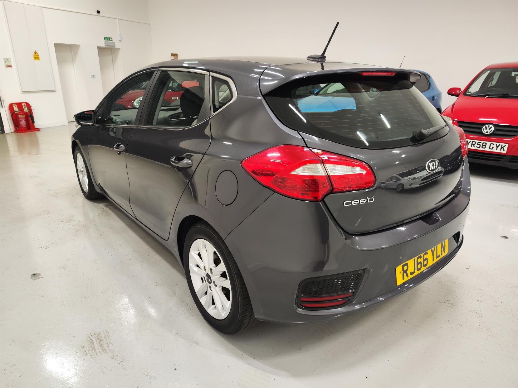 Kia Ceed 1.6 CRDi 2 Hatchback 5dr Diesel Manual Euro 6 (s/s) (134 bhp)