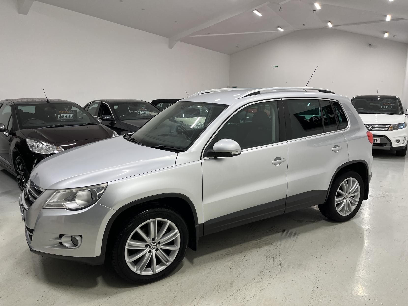 Volkswagen Tiguan 2.0 TDI Sport SUV 5dr Diesel Auto 4WD Euro 5 (140 ps)