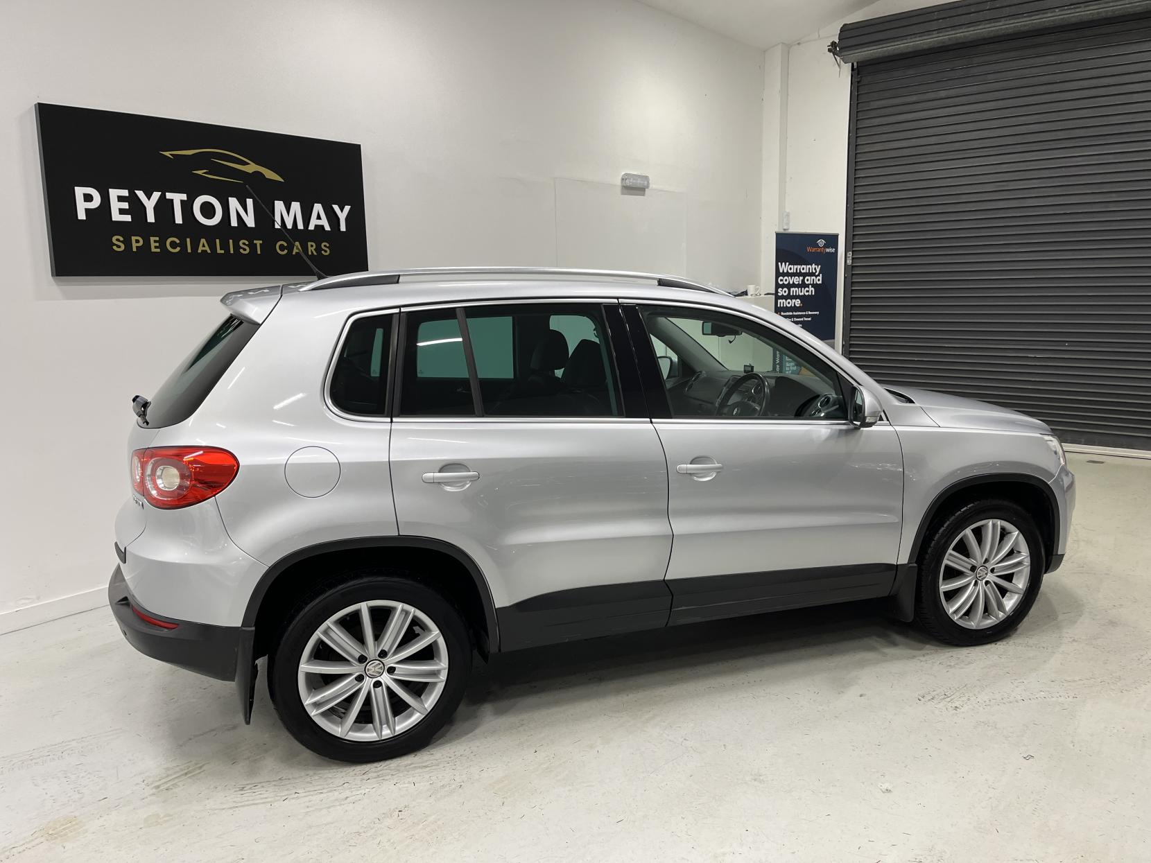 Volkswagen Tiguan 2.0 TDI Sport SUV 5dr Diesel Auto 4WD Euro 5 (140 ps)