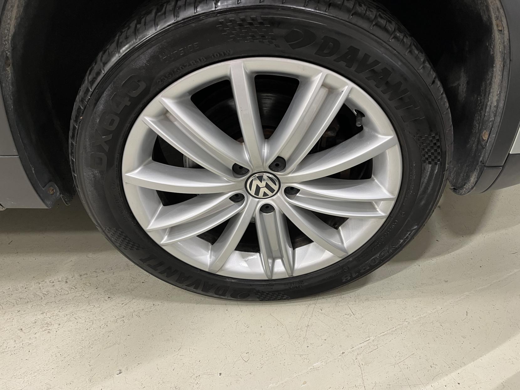 Volkswagen Tiguan 2.0 TDI BlueMotion Tech Match SUV 5dr Diesel Manual 4WD Euro 5 (s/s) (140 ps)
