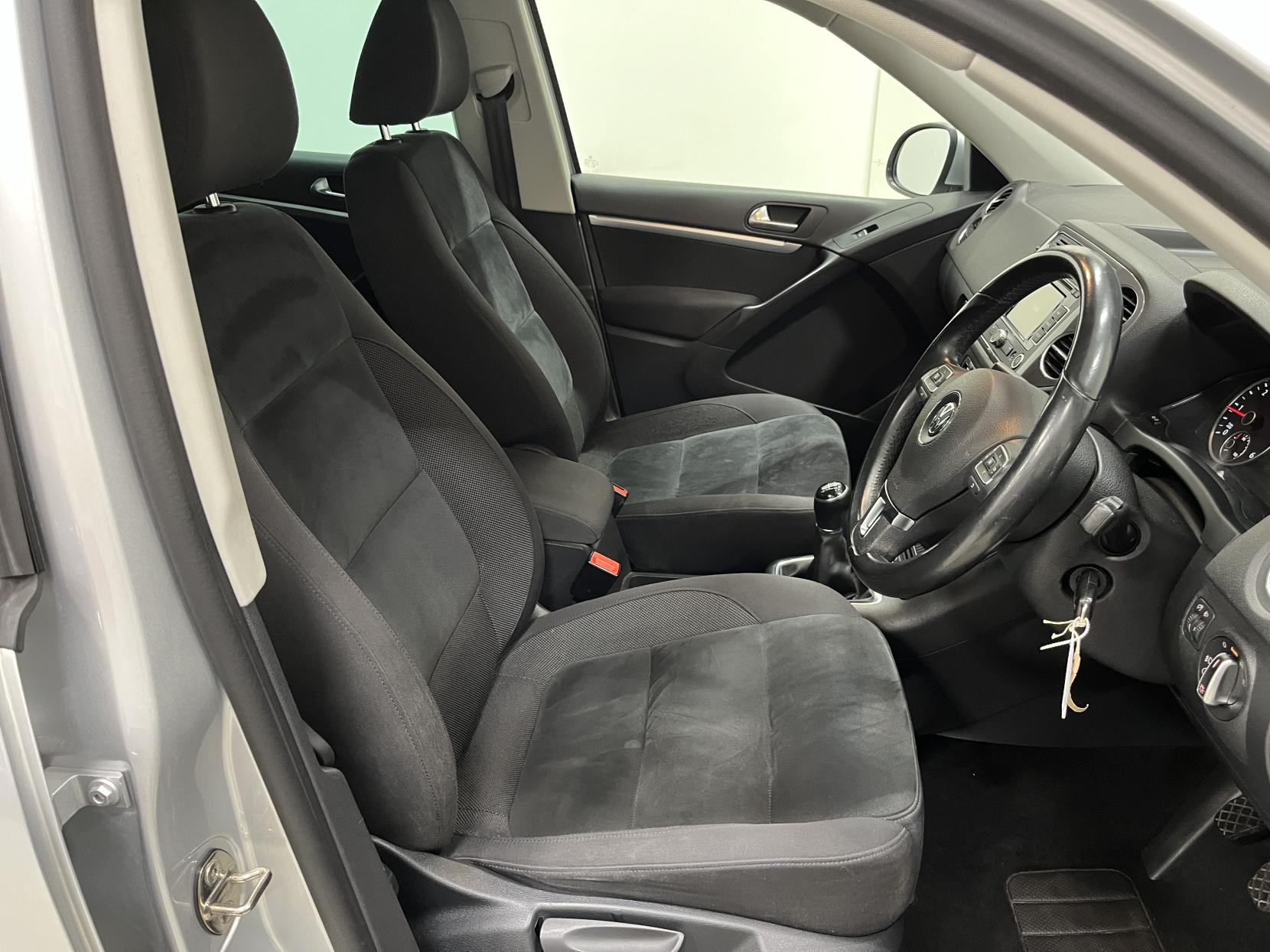 Volkswagen Tiguan 2.0 TDI BlueMotion Tech Match SUV 5dr Diesel Manual 4WD Euro 5 (s/s) (140 ps)
