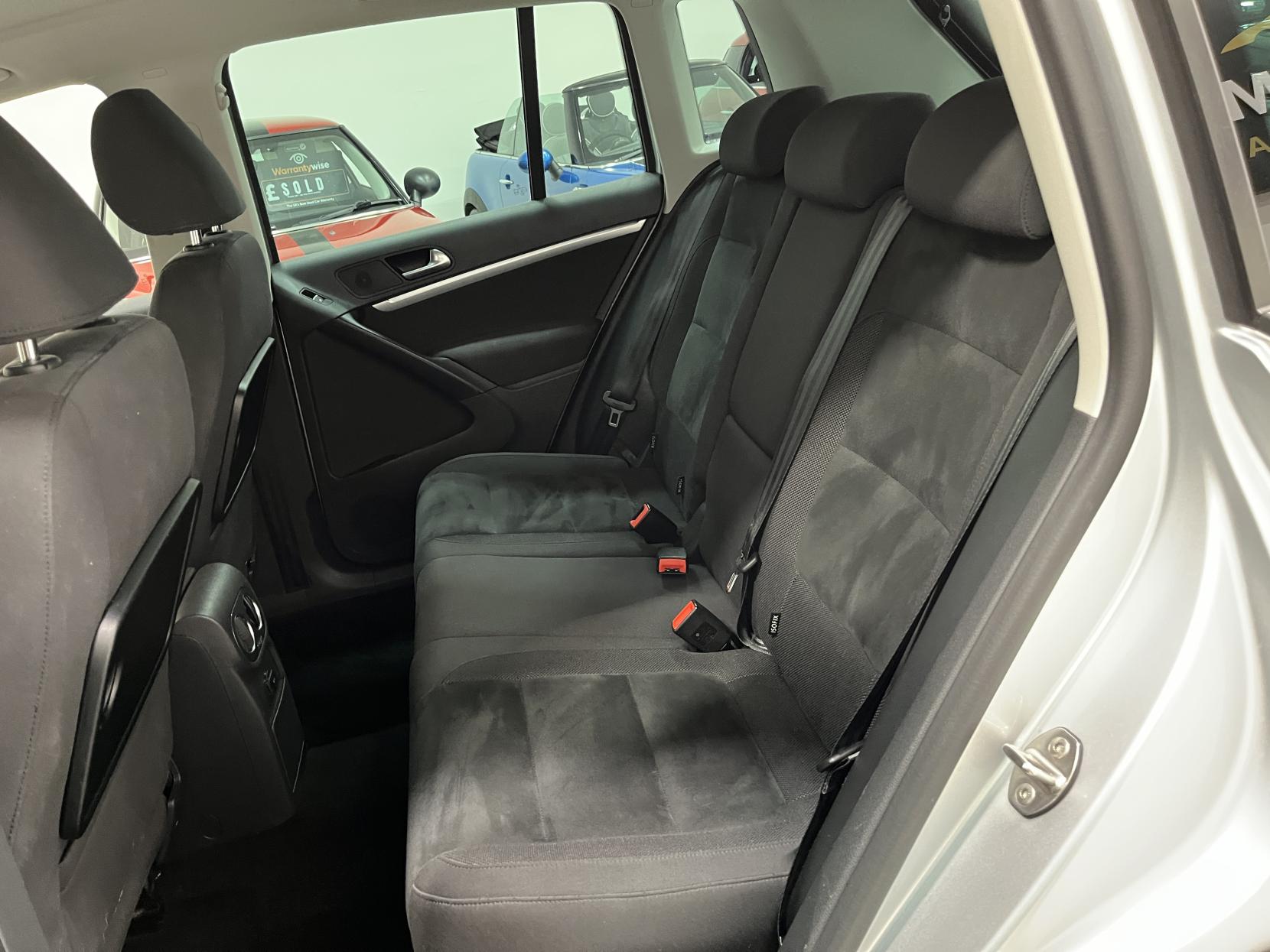 Volkswagen Tiguan 2.0 TDI BlueMotion Tech Match SUV 5dr Diesel Manual 4WD Euro 5 (s/s) (140 ps)