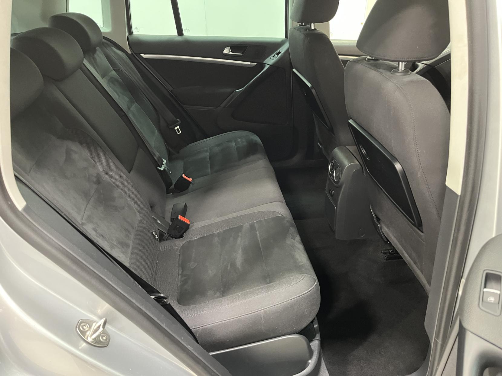 Volkswagen Tiguan 2.0 TDI BlueMotion Tech Match SUV 5dr Diesel Manual 4WD Euro 5 (s/s) (140 ps)
