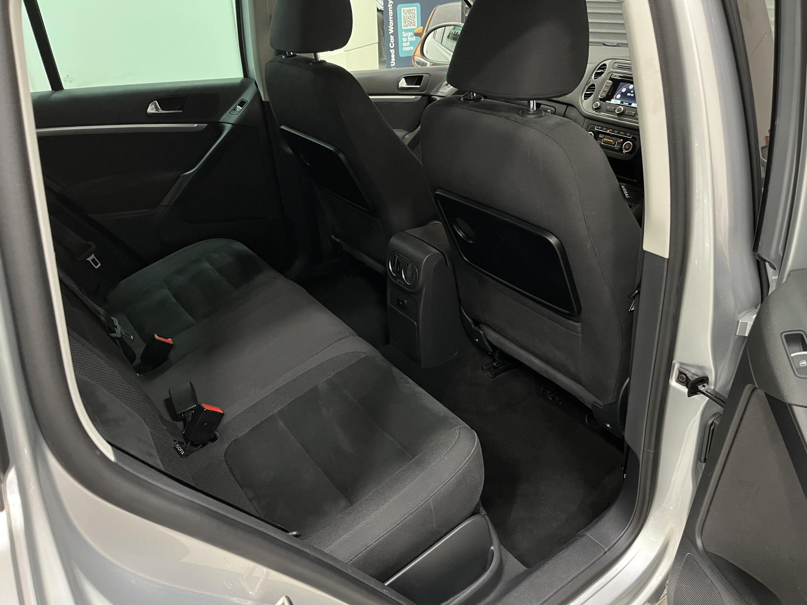 Volkswagen Tiguan 2.0 TDI BlueMotion Tech Match SUV 5dr Diesel Manual 4WD Euro 5 (s/s) (140 ps)
