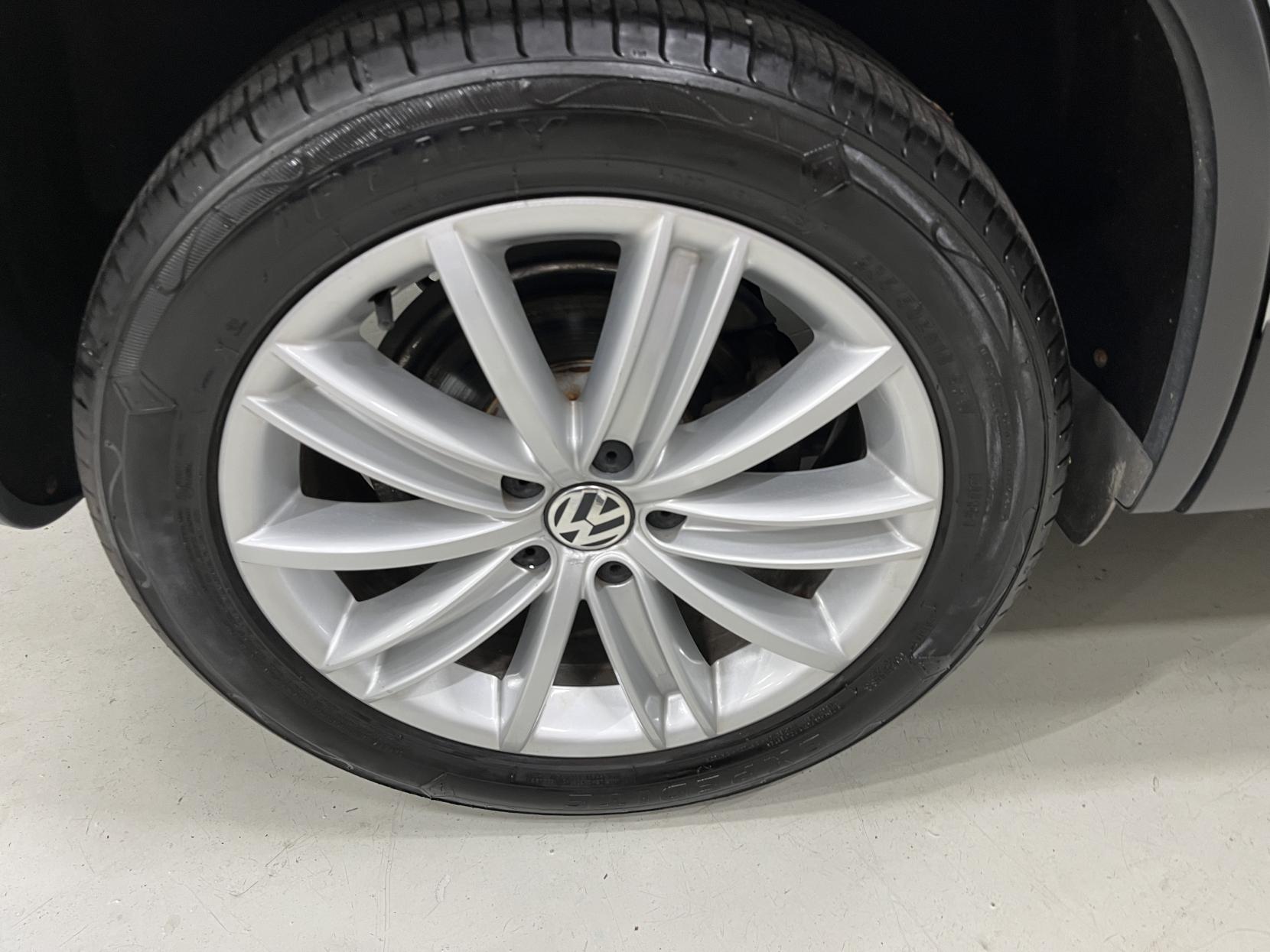 Volkswagen Tiguan 2.0 TDI BlueMotion Tech Match SUV 5dr Diesel Manual 4WD Euro 5 (s/s) (140 ps)
