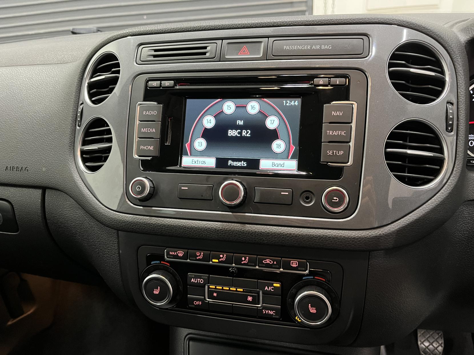 Volkswagen Tiguan 2.0 TDI BlueMotion Tech Match SUV 5dr Diesel Manual 4WD Euro 5 (s/s) (140 ps)