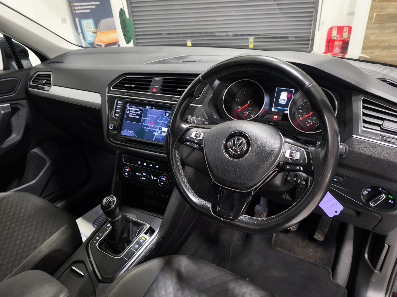 Volkswagen Tiguan 2.0 TDI BlueMotion Tech SE Navigation SUV 5dr Diesel Manual Euro 6 (s/s) (150 ps)