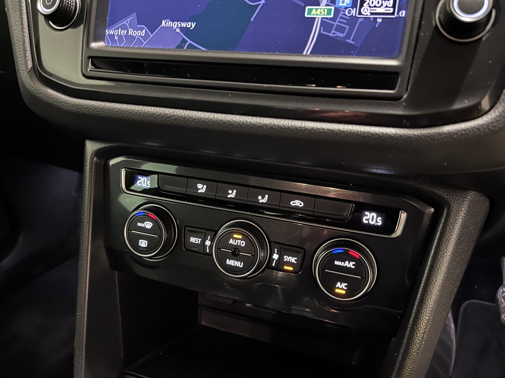 Volkswagen Tiguan 2.0 TDI BlueMotion Tech SE Navigation SUV 5dr Diesel Manual Euro 6 (s/s) (150 ps)