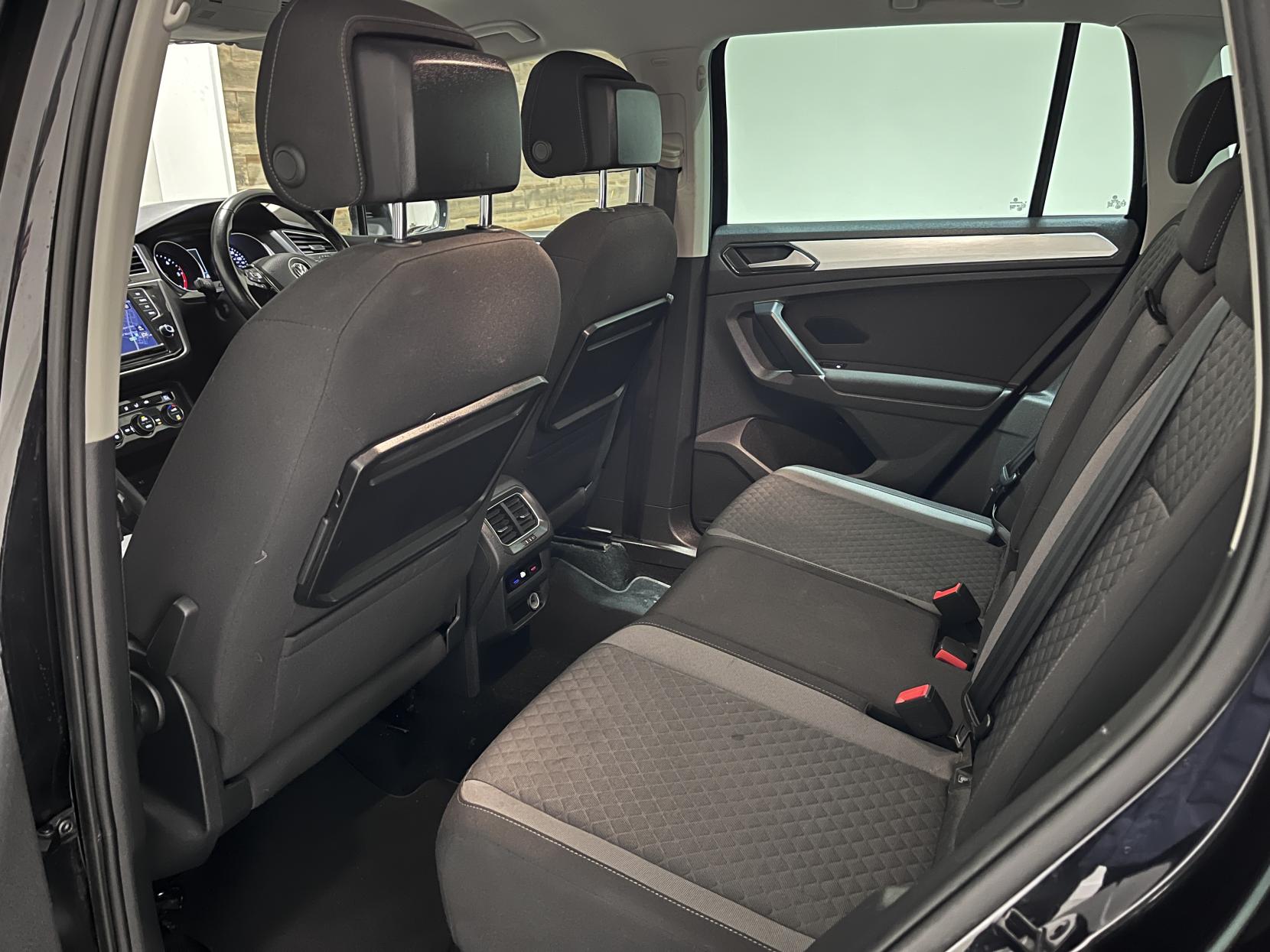 Volkswagen Tiguan 2.0 TDI BlueMotion Tech SE Navigation SUV 5dr Diesel Manual Euro 6 (s/s) (150 ps)