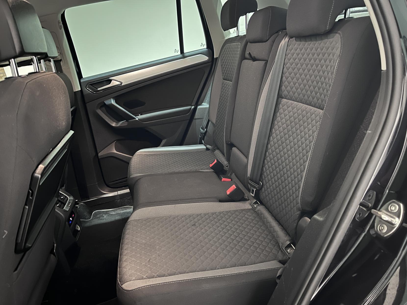 Volkswagen Tiguan 2.0 TDI BlueMotion Tech SE Navigation SUV 5dr Diesel Manual Euro 6 (s/s) (150 ps)