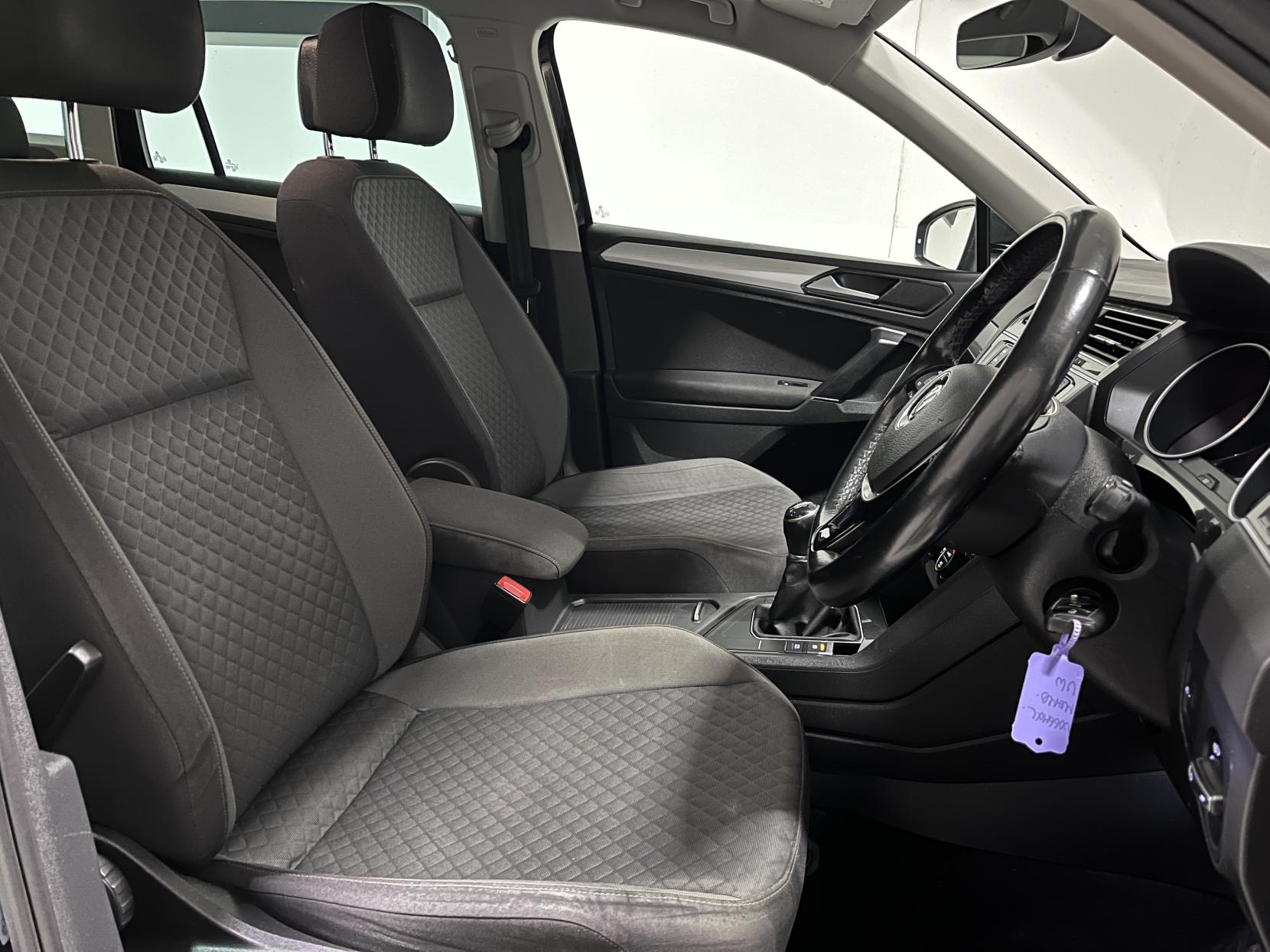 Volkswagen Tiguan 2.0 TDI BlueMotion Tech SE Navigation SUV 5dr Diesel Manual Euro 6 (s/s) (150 ps)