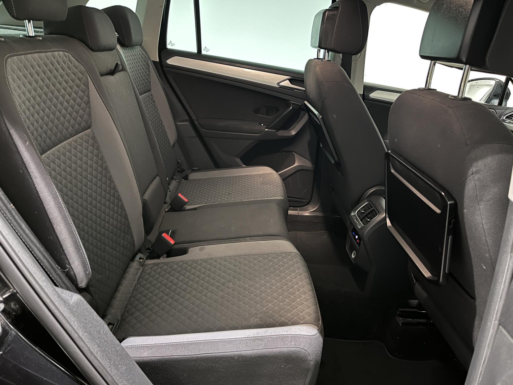 Volkswagen Tiguan 2.0 TDI BlueMotion Tech SE Navigation SUV 5dr Diesel Manual Euro 6 (s/s) (150 ps)