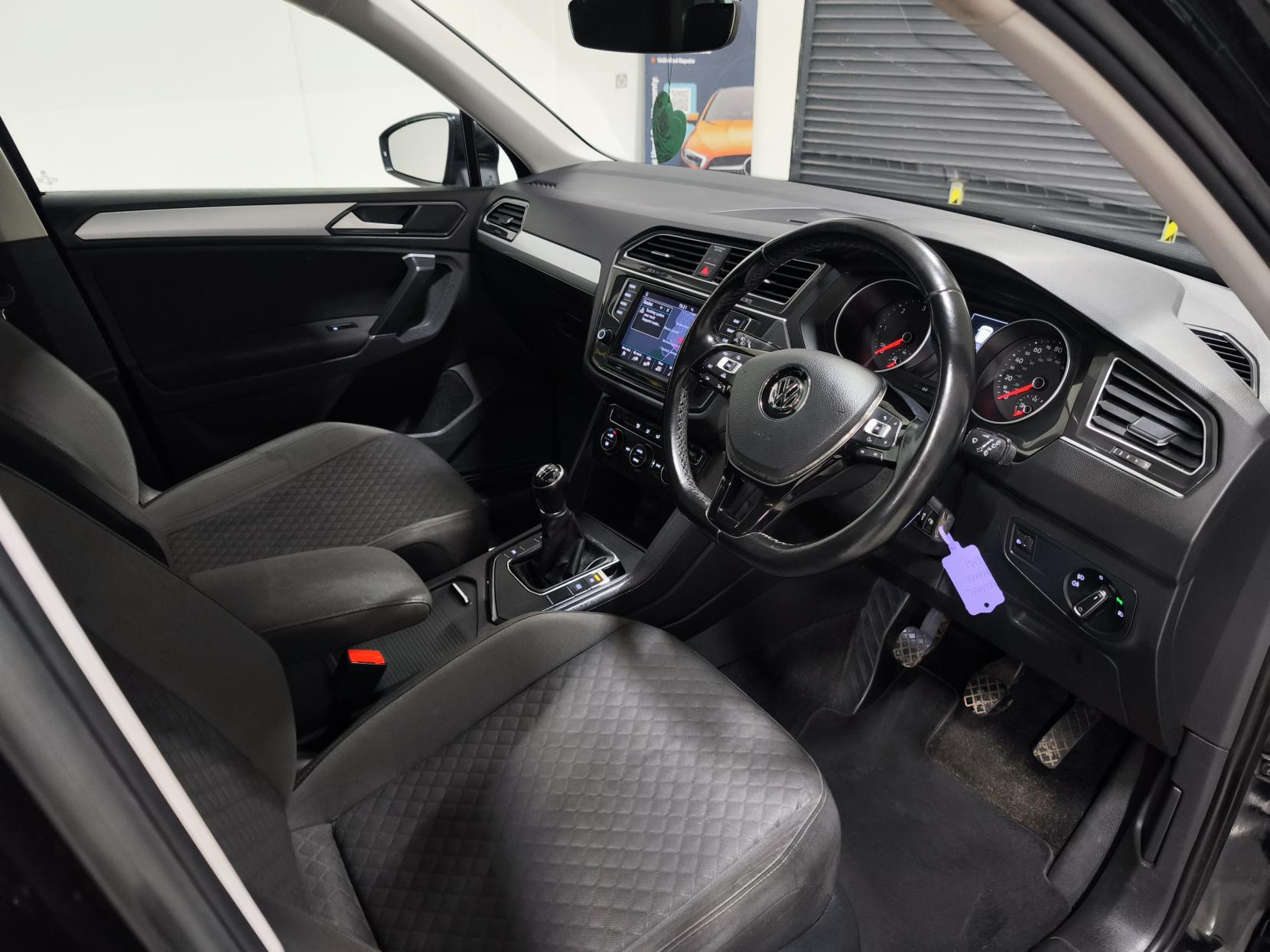 Volkswagen Tiguan 2.0 TDI BlueMotion Tech SE Navigation SUV 5dr Diesel Manual Euro 6 (s/s) (150 ps)