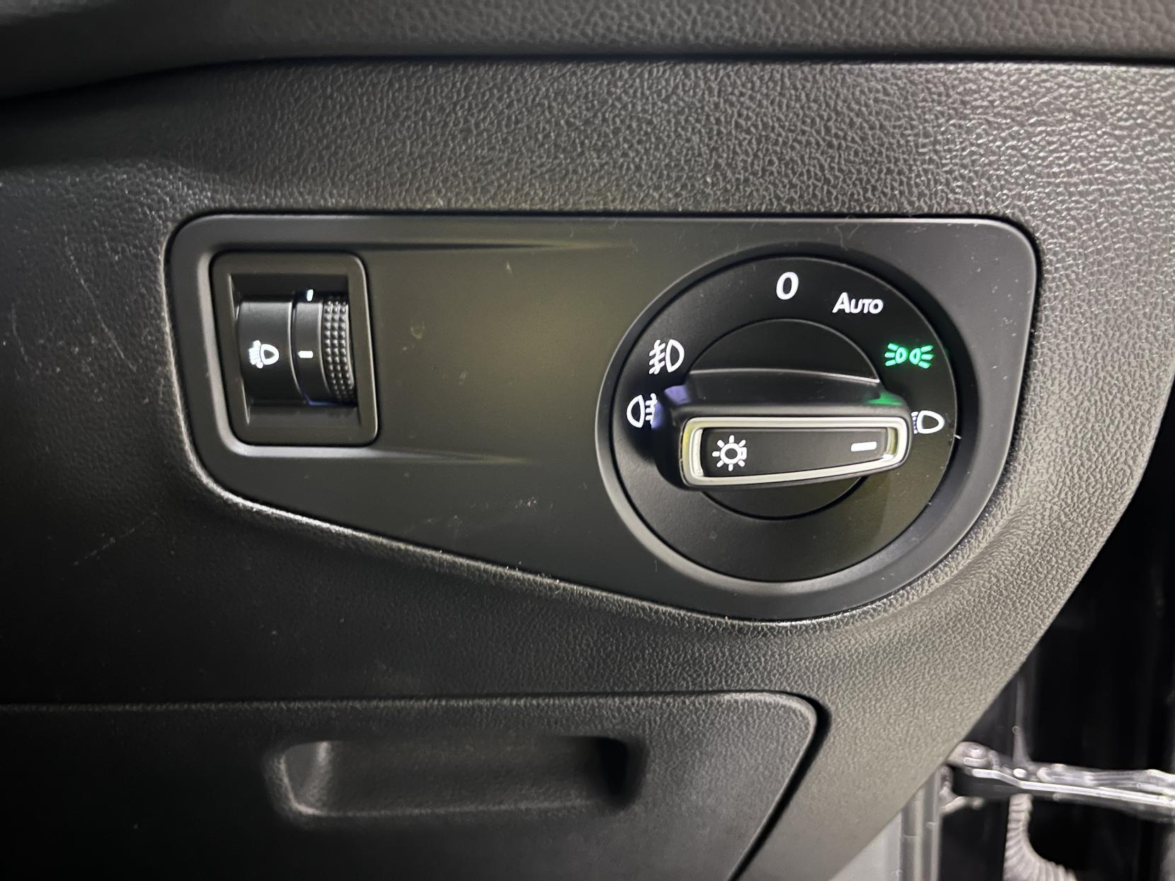 Volkswagen Tiguan 2.0 TDI BlueMotion Tech SE Navigation SUV 5dr Diesel Manual Euro 6 (s/s) (150 ps)