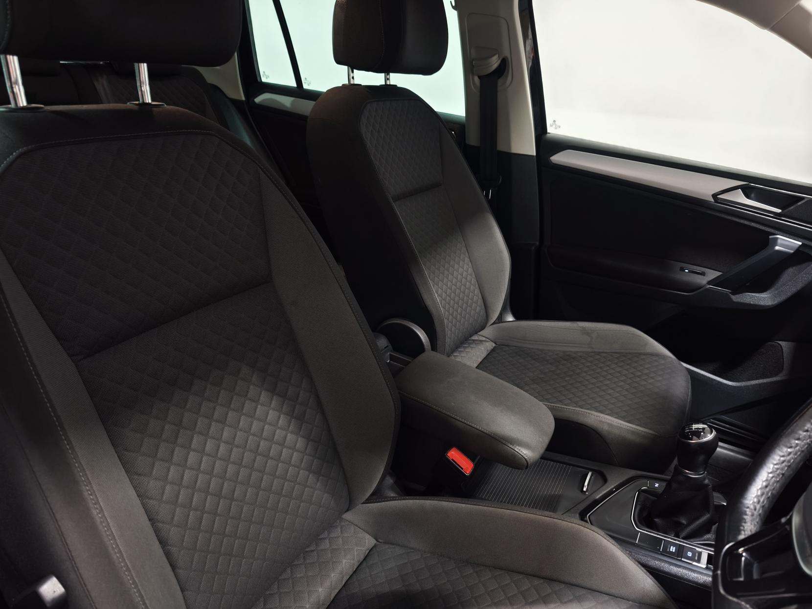 Volkswagen Tiguan 2.0 TDI BlueMotion Tech SE Navigation SUV 5dr Diesel Manual Euro 6 (s/s) (150 ps)