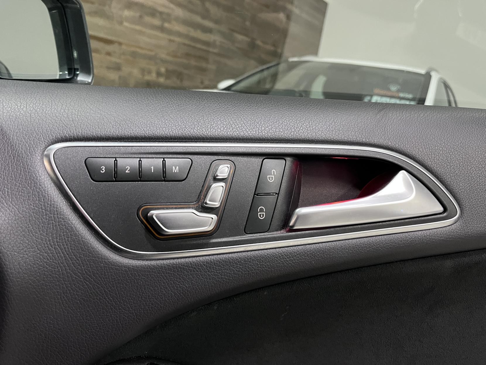 Mercedes-Benz B Class 2.1 B200d AMG Line (Premium Plus) MPV 5dr Diesel 7G-DCT Euro 6 (s/s) (136 ps)