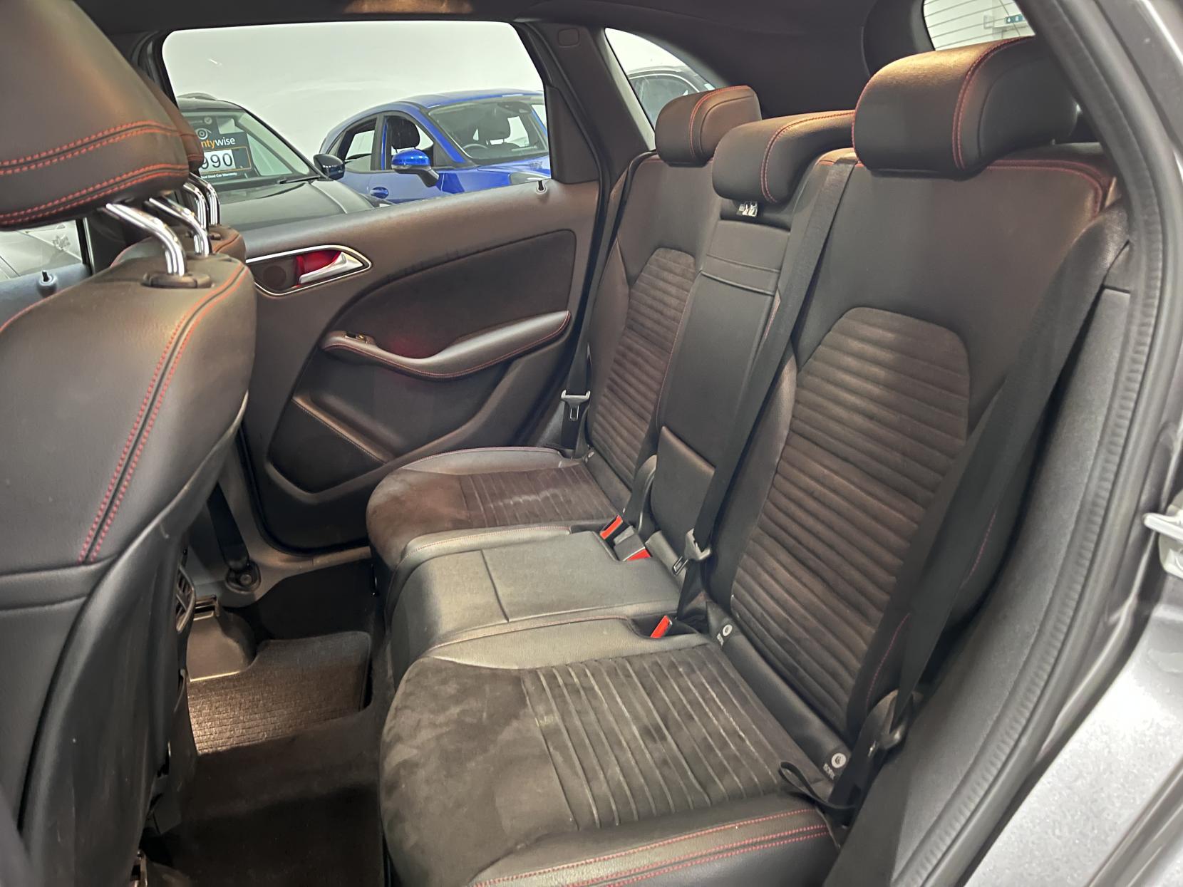 Mercedes-Benz B Class 2.1 B200d AMG Line (Premium Plus) MPV 5dr Diesel 7G-DCT Euro 6 (s/s) (136 ps)