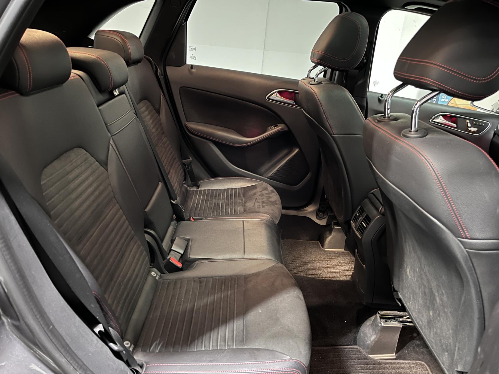 Mercedes-Benz B Class 2.1 B200d AMG Line (Premium Plus) MPV 5dr Diesel 7G-DCT Euro 6 (s/s) (136 ps)