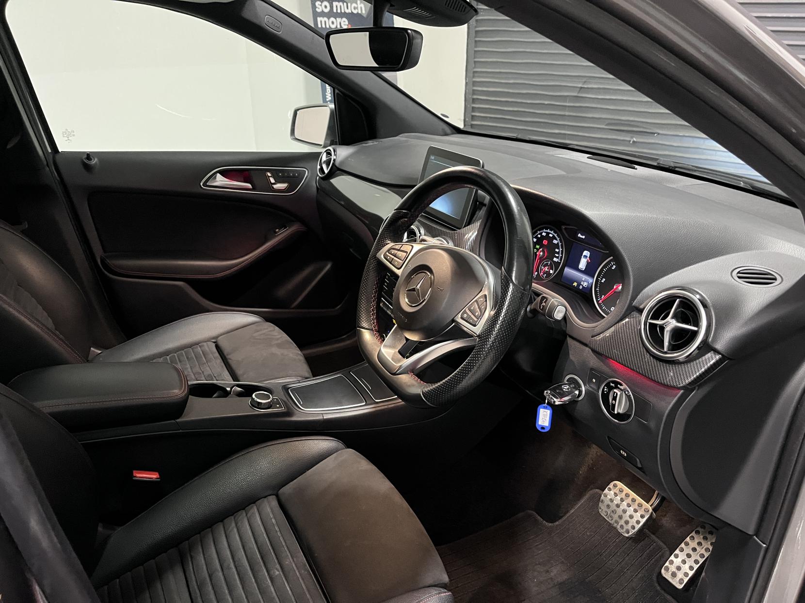 Mercedes-Benz B Class 2.1 B200d AMG Line (Premium Plus) MPV 5dr Diesel 7G-DCT Euro 6 (s/s) (136 ps)