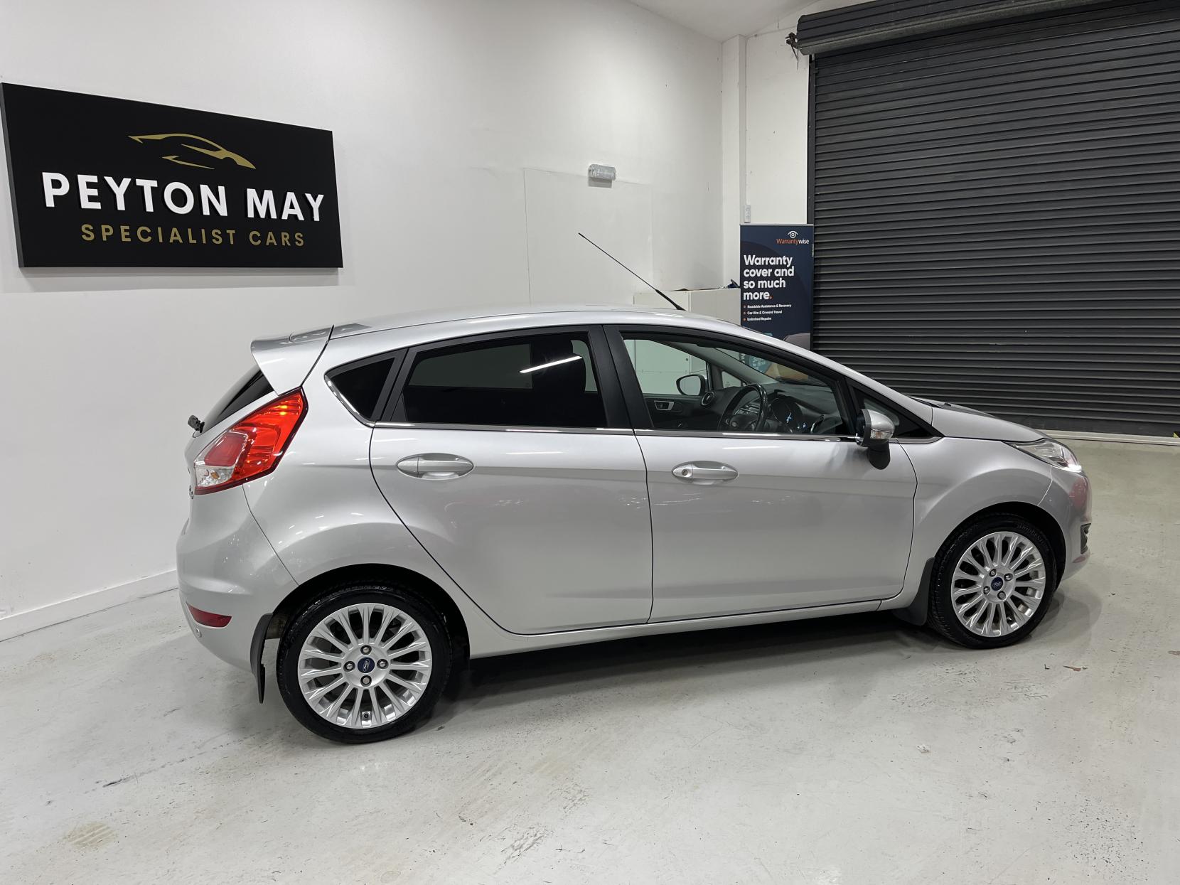 Ford Fiesta 1.6 Titanium Hatchback 5dr Petrol Powershift Euro 5 (105 ps)