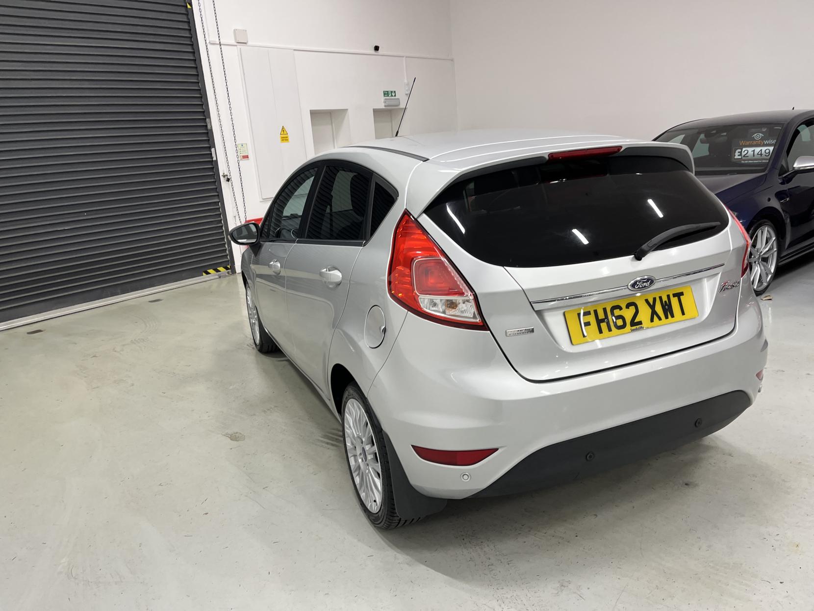 Ford Fiesta 1.6 Titanium Hatchback 5dr Petrol Powershift Euro 5 (105 ps)