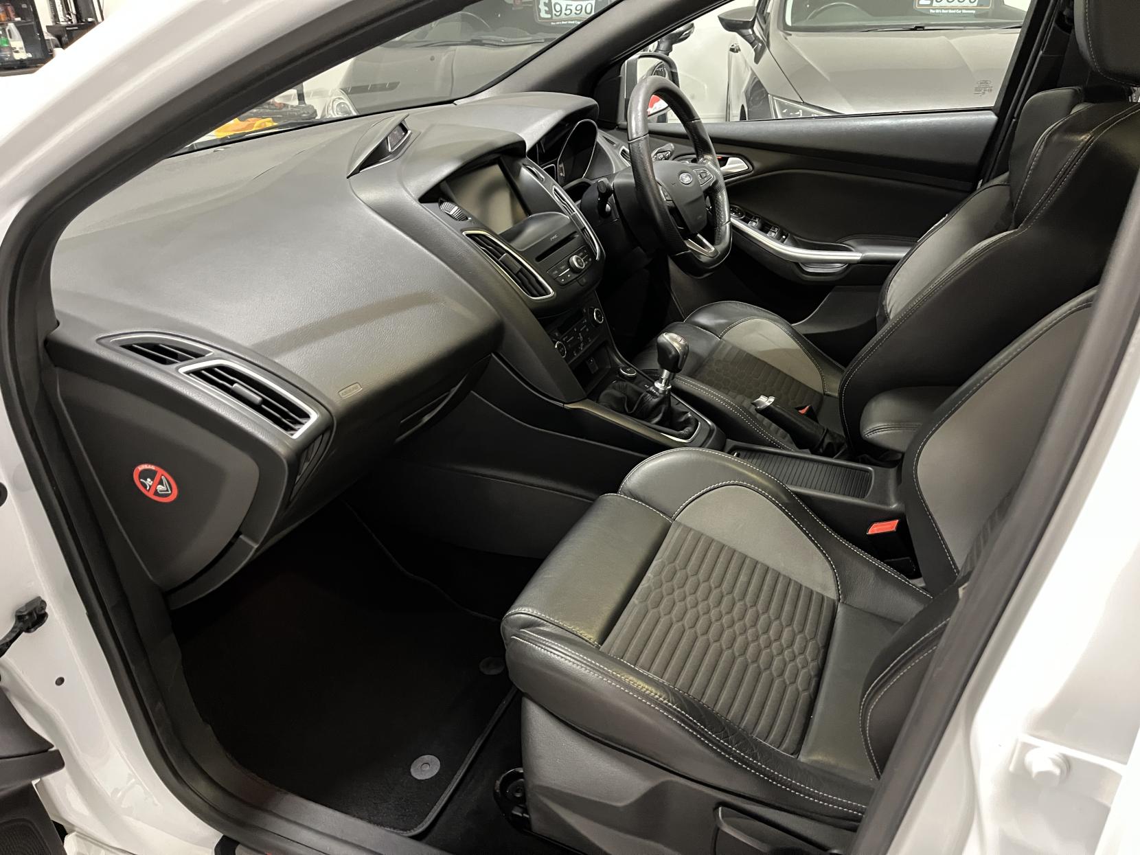 Ford Focus 2.0T EcoBoost ST-2 Hatchback 5dr Petrol Manual Euro 6 (s/s) (250 ps)