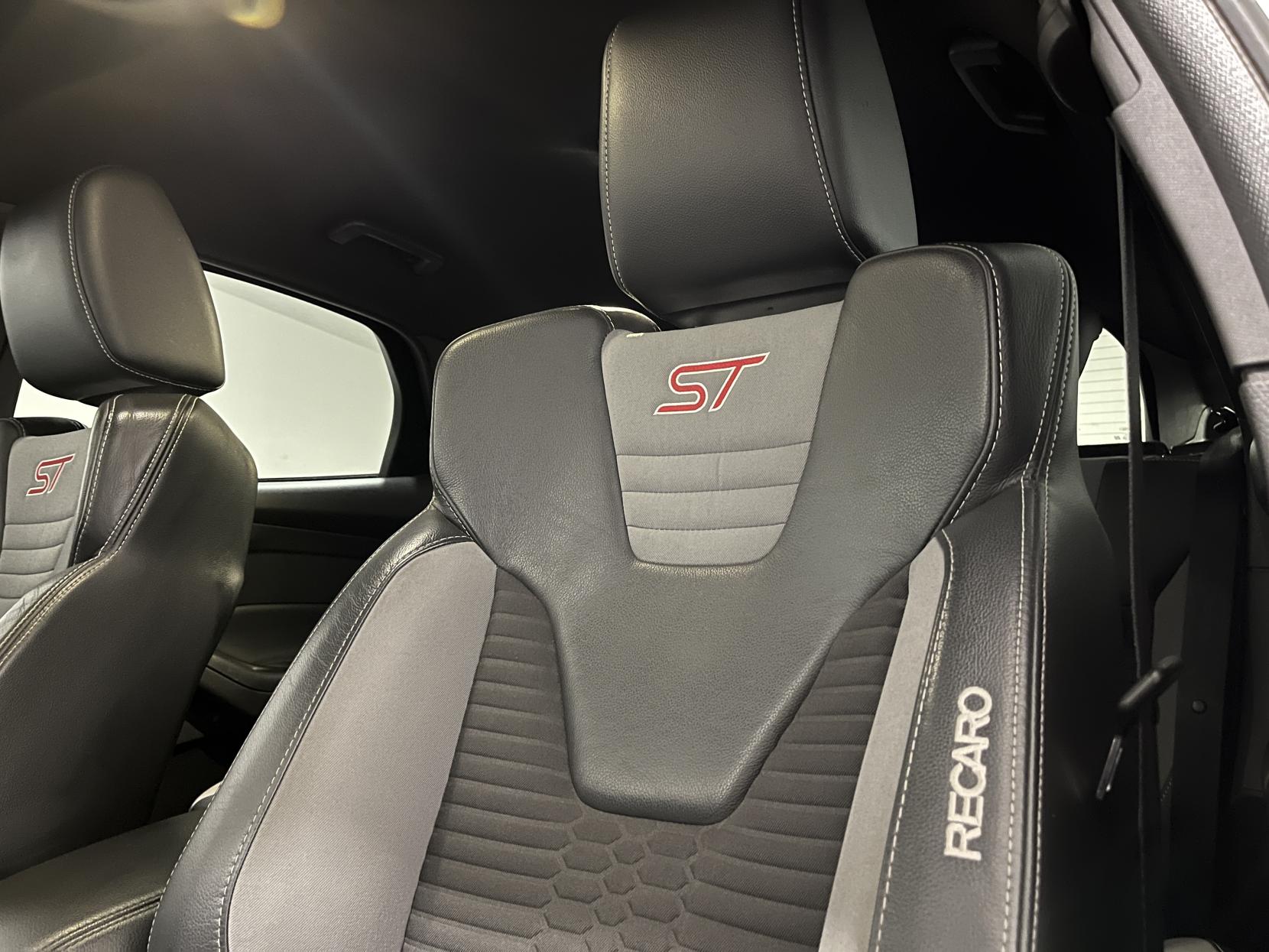 Ford Focus 2.0T EcoBoost ST-2 Hatchback 5dr Petrol Manual Euro 6 (s/s) (250 ps)