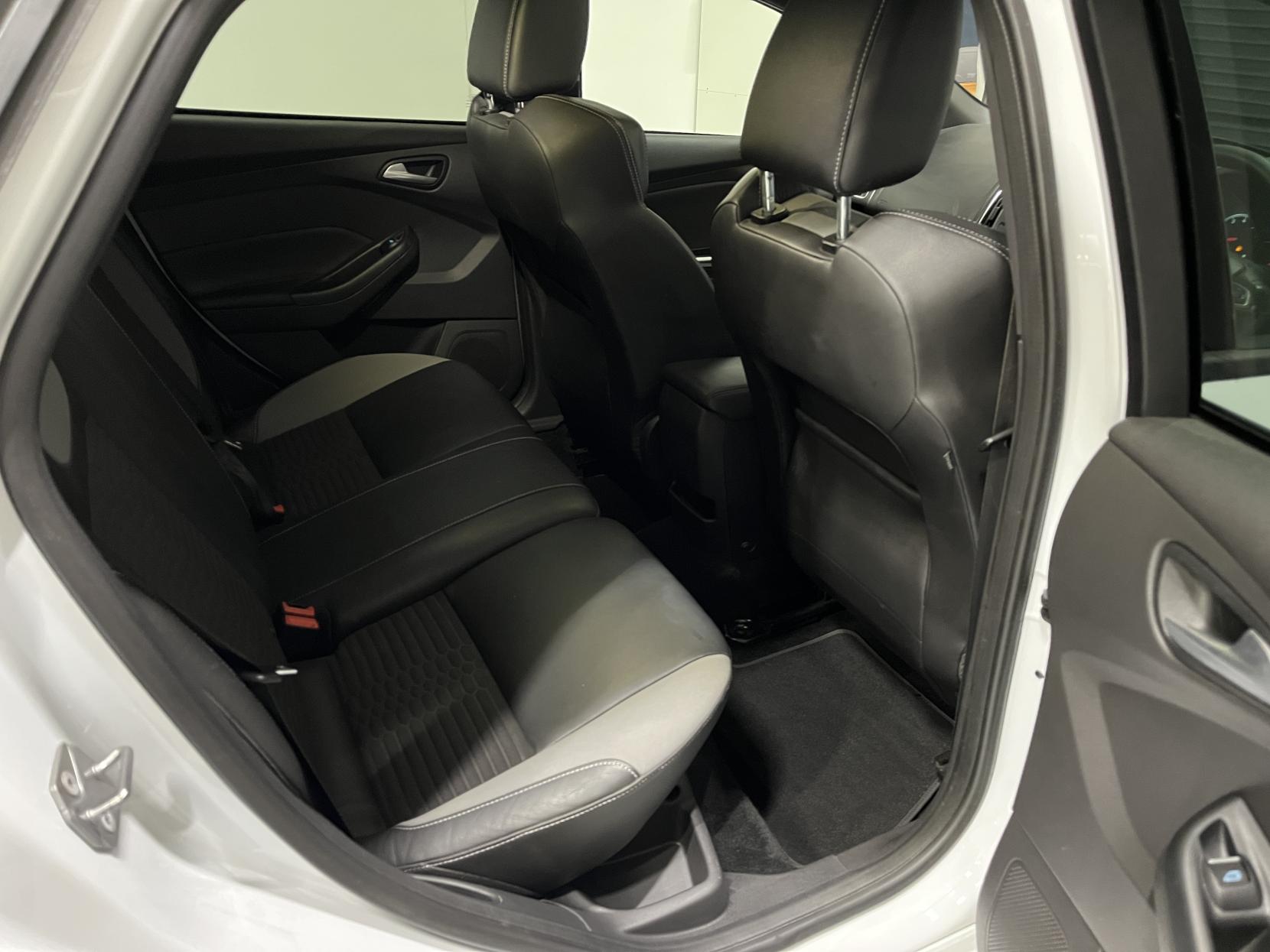 Ford Focus 2.0T EcoBoost ST-2 Hatchback 5dr Petrol Manual Euro 6 (s/s) (250 ps)