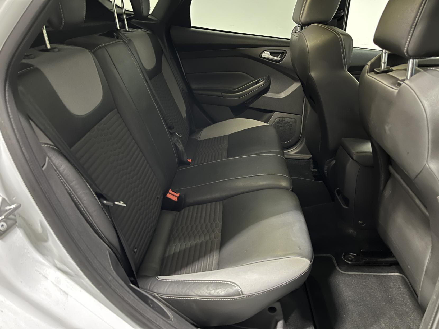 Ford Focus 2.0T EcoBoost ST-2 Hatchback 5dr Petrol Manual Euro 6 (s/s) (250 ps)